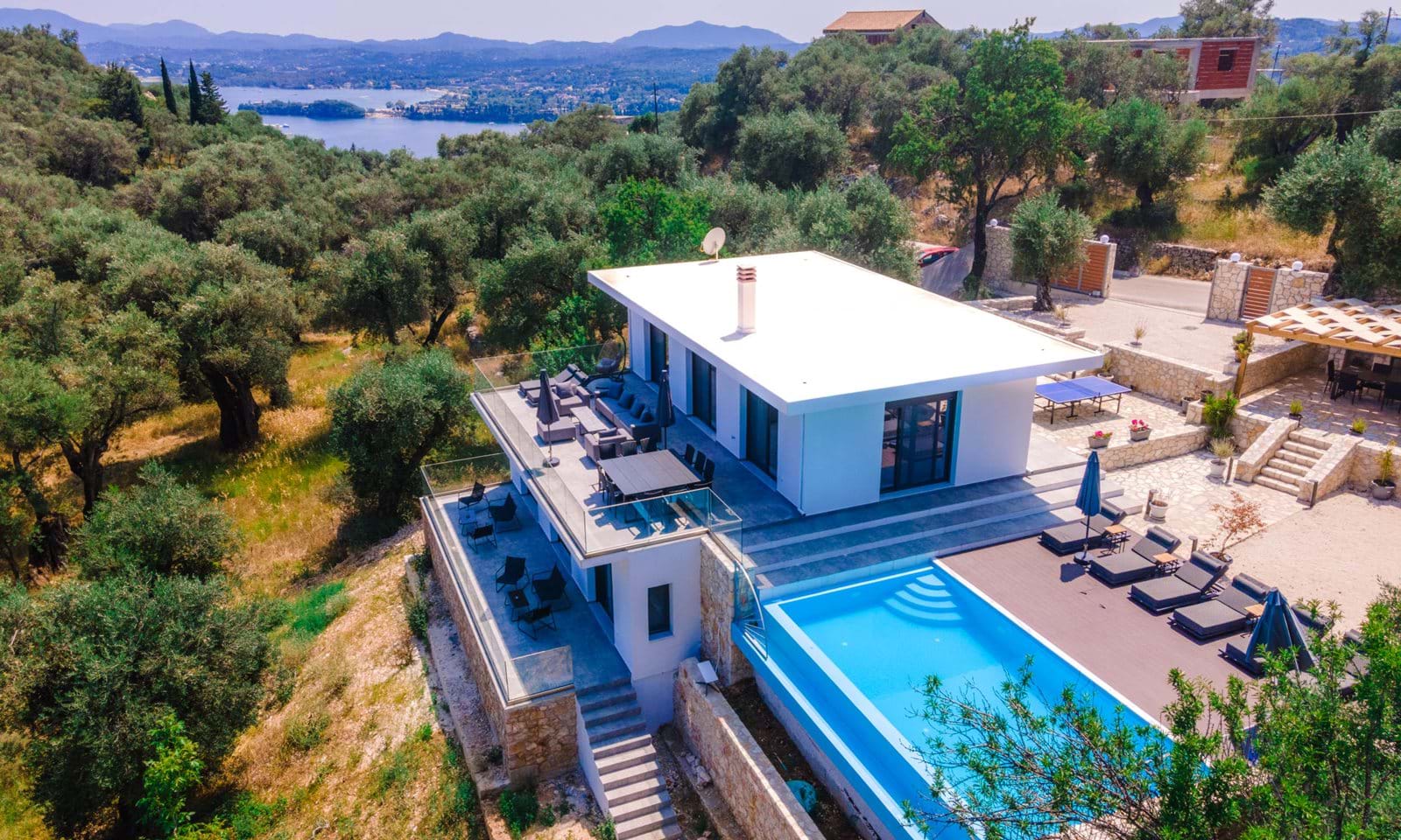 Listing photograph 2 of 26 of the house in Spartilas, published by Corfu Home Finders.