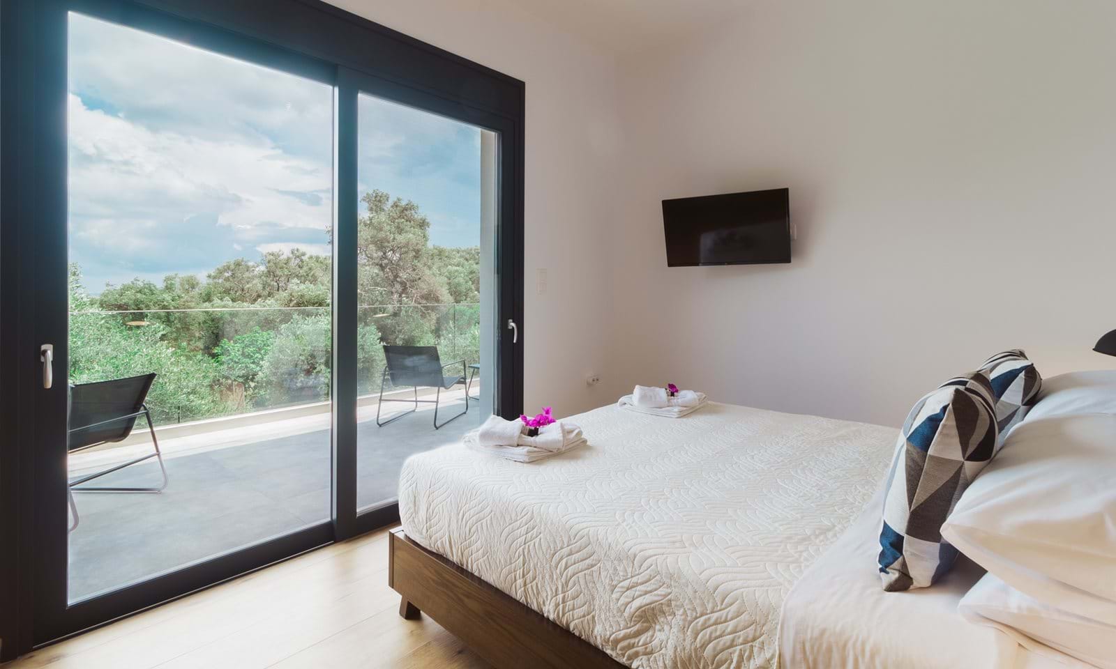 Listing photograph 19 of 26 of the house in Spartilas, published by Corfu Home Finders.