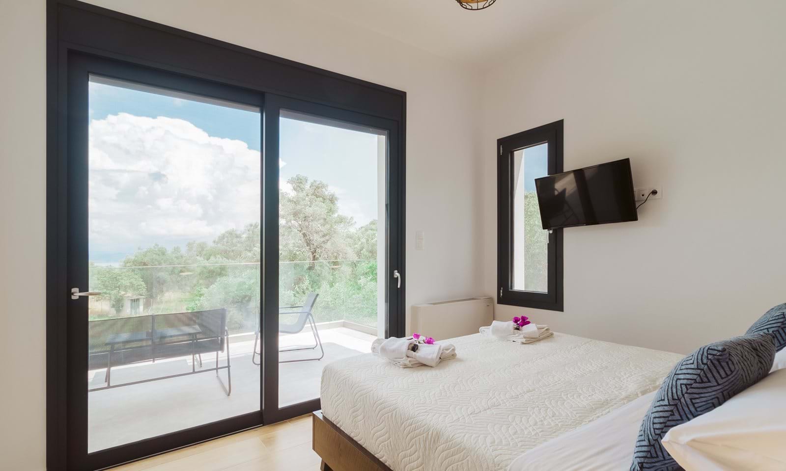 Listing photograph 16 of 26 of the house in Spartilas, published by Corfu Home Finders.
