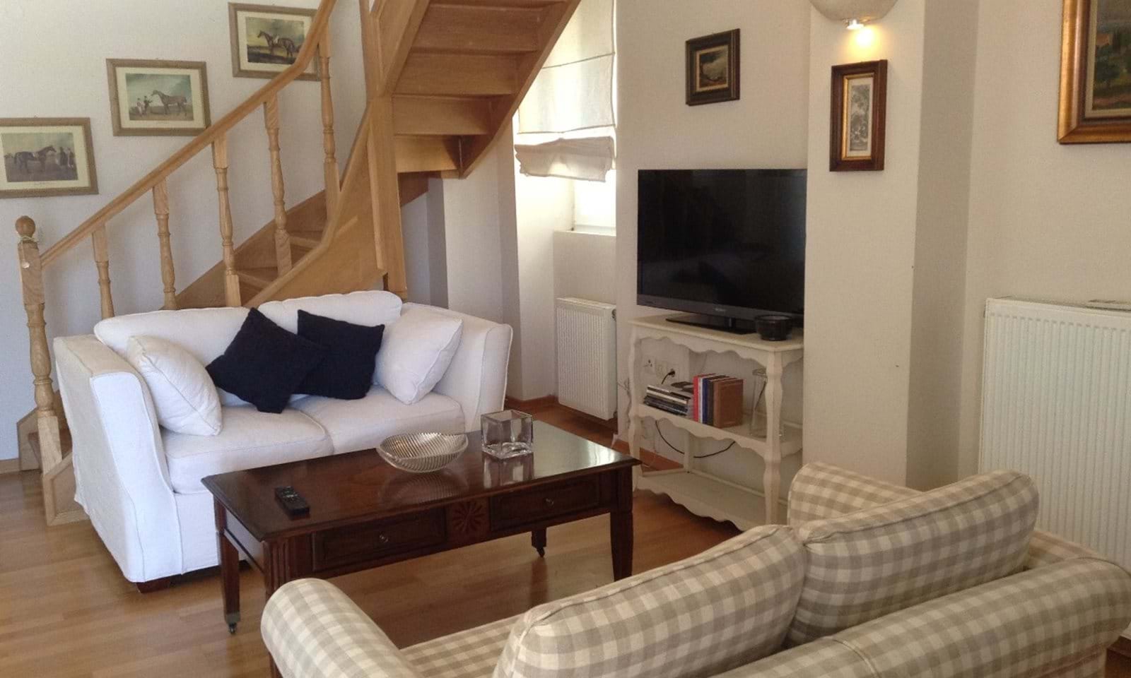Listing photograph 3 of 7 of the house in Ipsos, published by Corfu Home Finders.