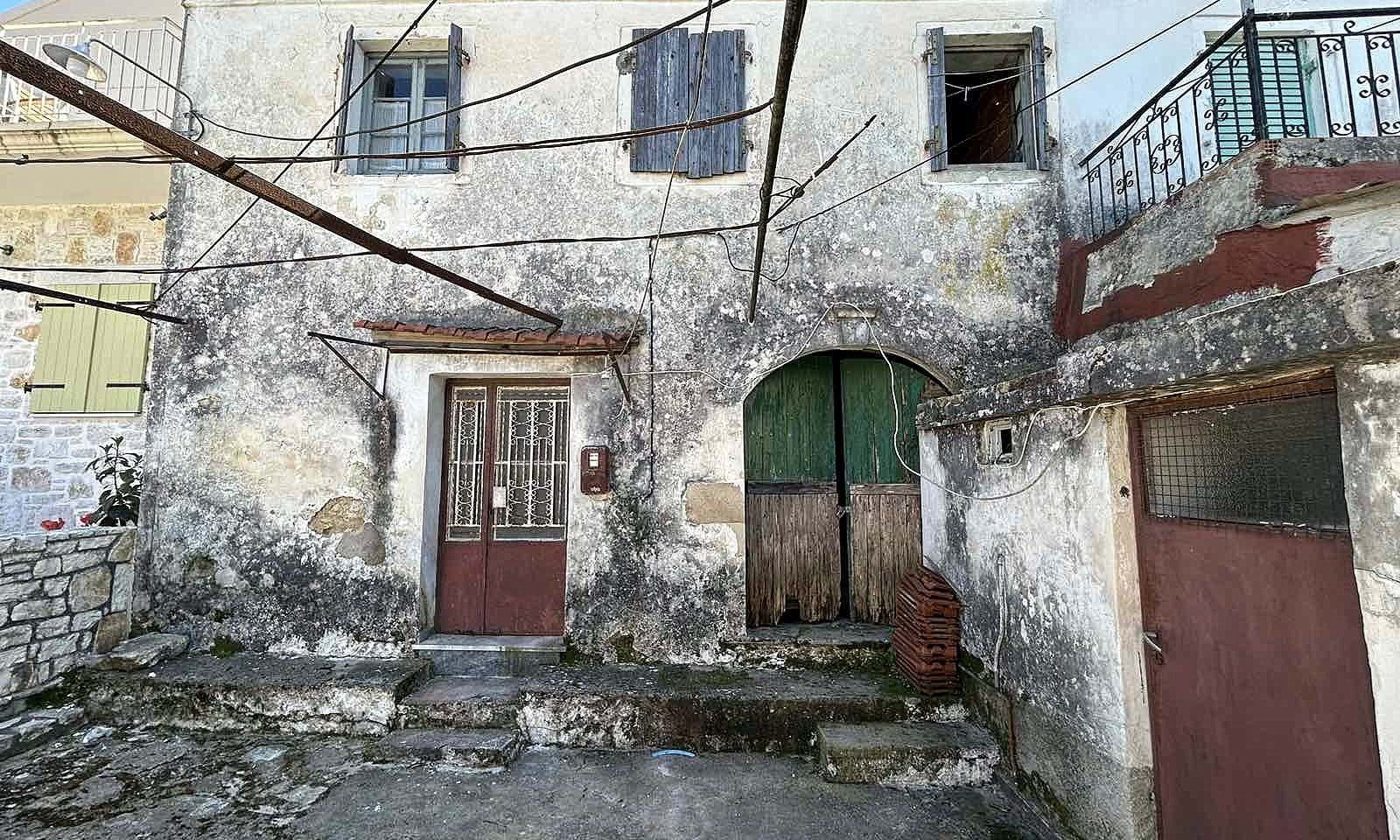 Listing photograph 2 of 13 of the house in Arkadades, published by Corfu Home Finders.