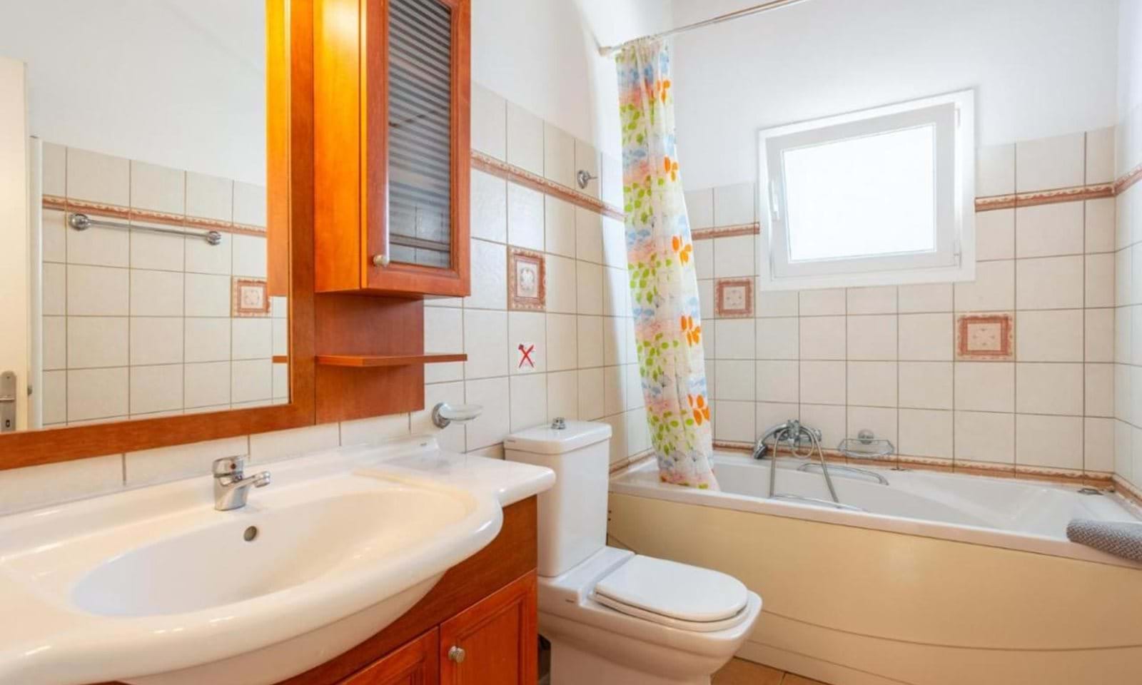 Listing photograph 9 of 18 of the house in Kaminaki, published by Corfu Home Finders.