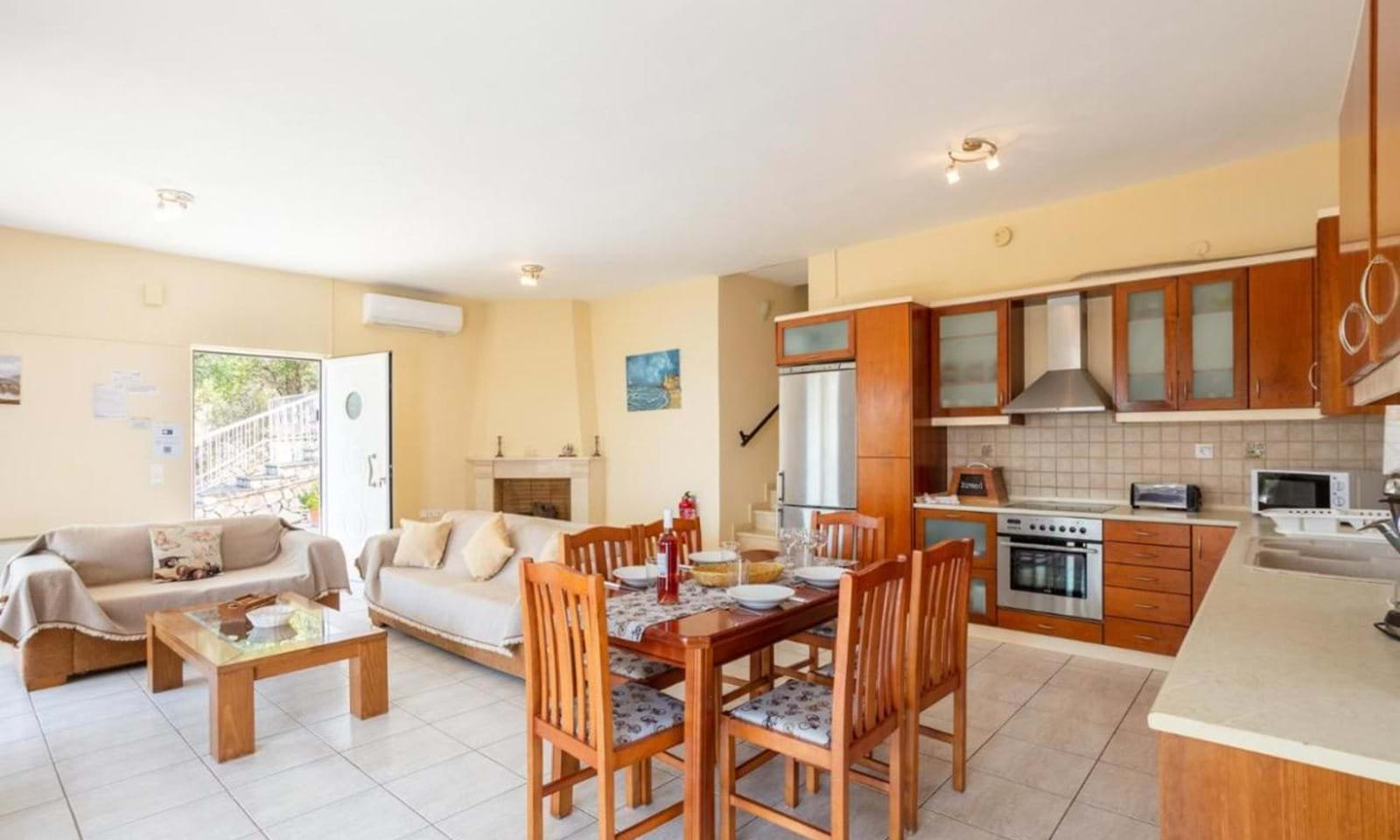 Listing photograph 6 of 18 of the house in Kaminaki, published by Corfu Home Finders.
