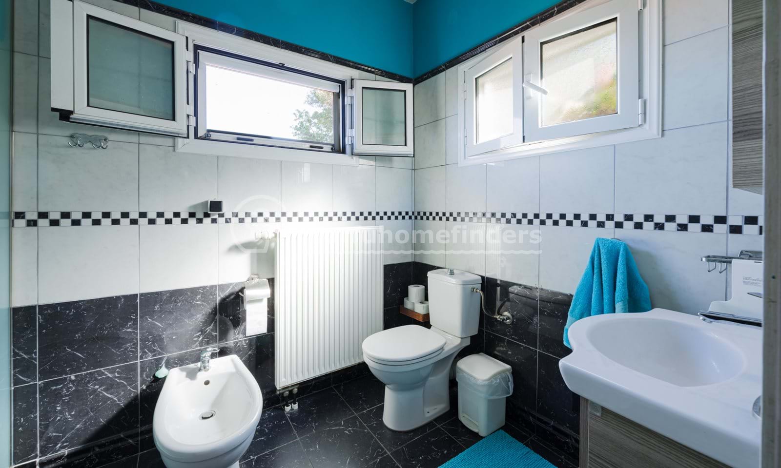 Listing photograph 12 of 24 of the house in Ano Garouna, published by Corfu Home Finders.
