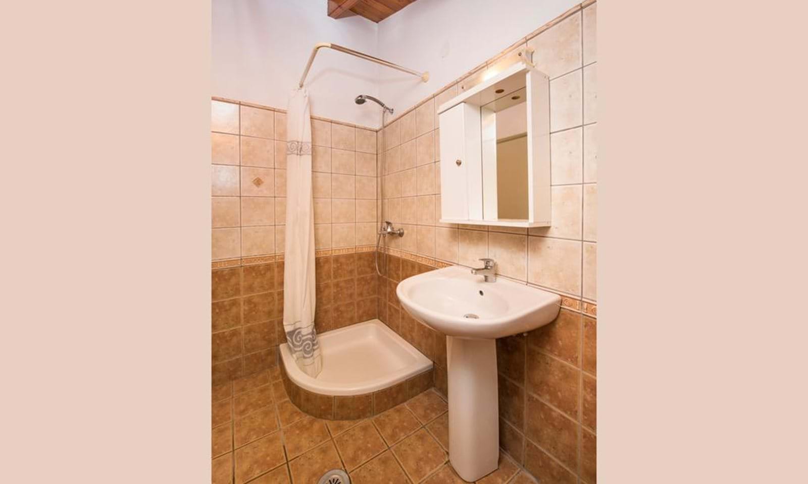 Listing photograph 12 of 17 of the commercial in Benitses, published by Corfu Home Finders.