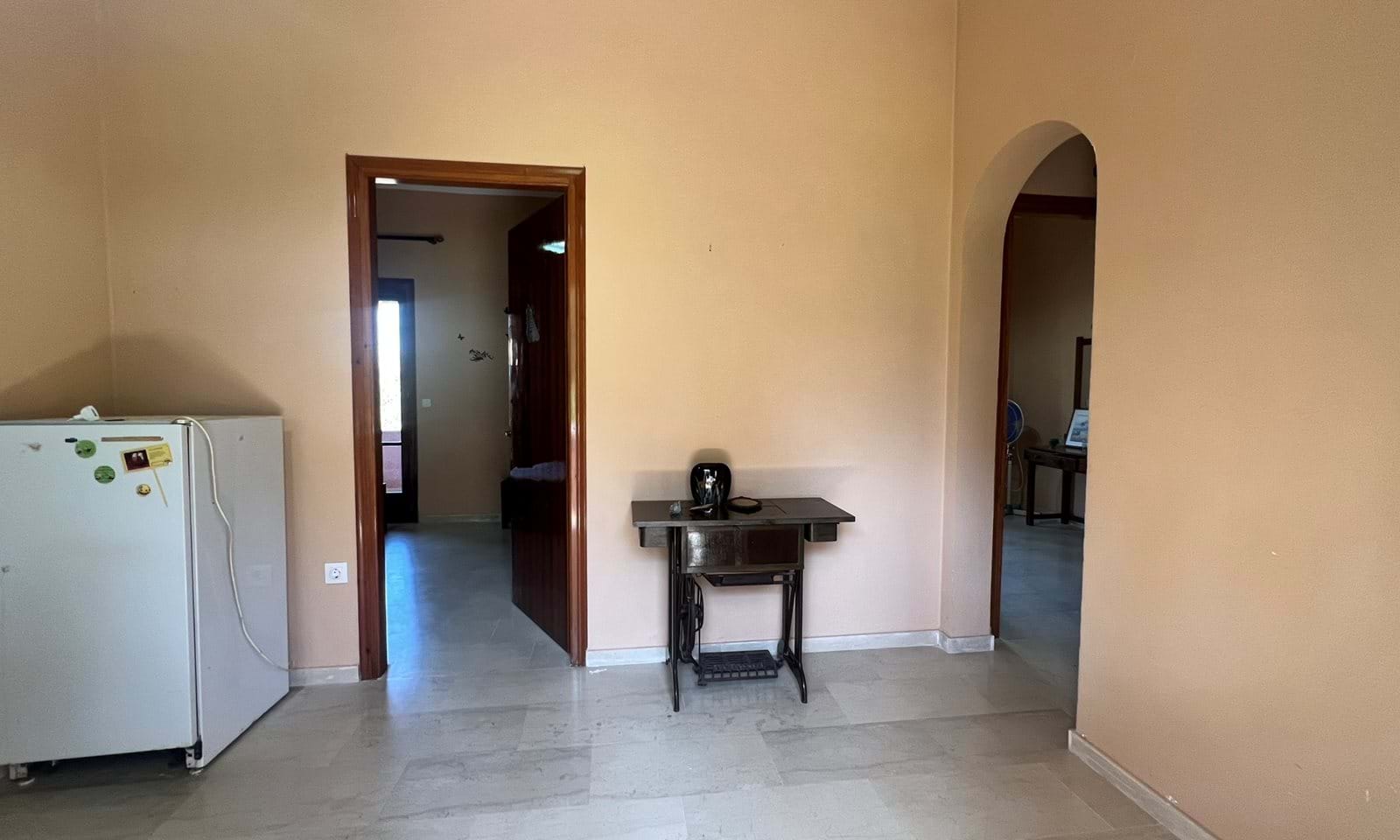 Listing photograph 7 of 10 of the apartment in Sfakera, published by Corfu Home Finders.