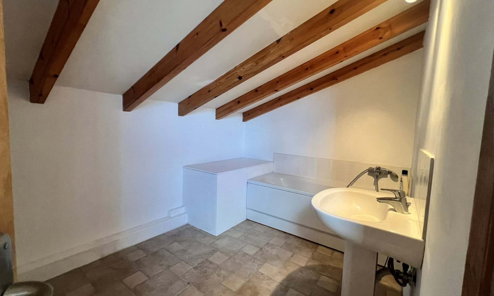 Listing photograph 13 of 16 of the house in Roda, published by Corfu Home Finders.