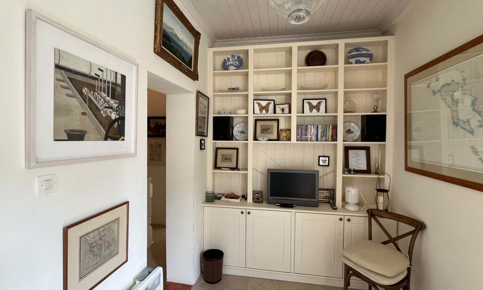 Listing photograph 6 of 16 of the apartment in Corfu Town, published by Corfu Home Finders.