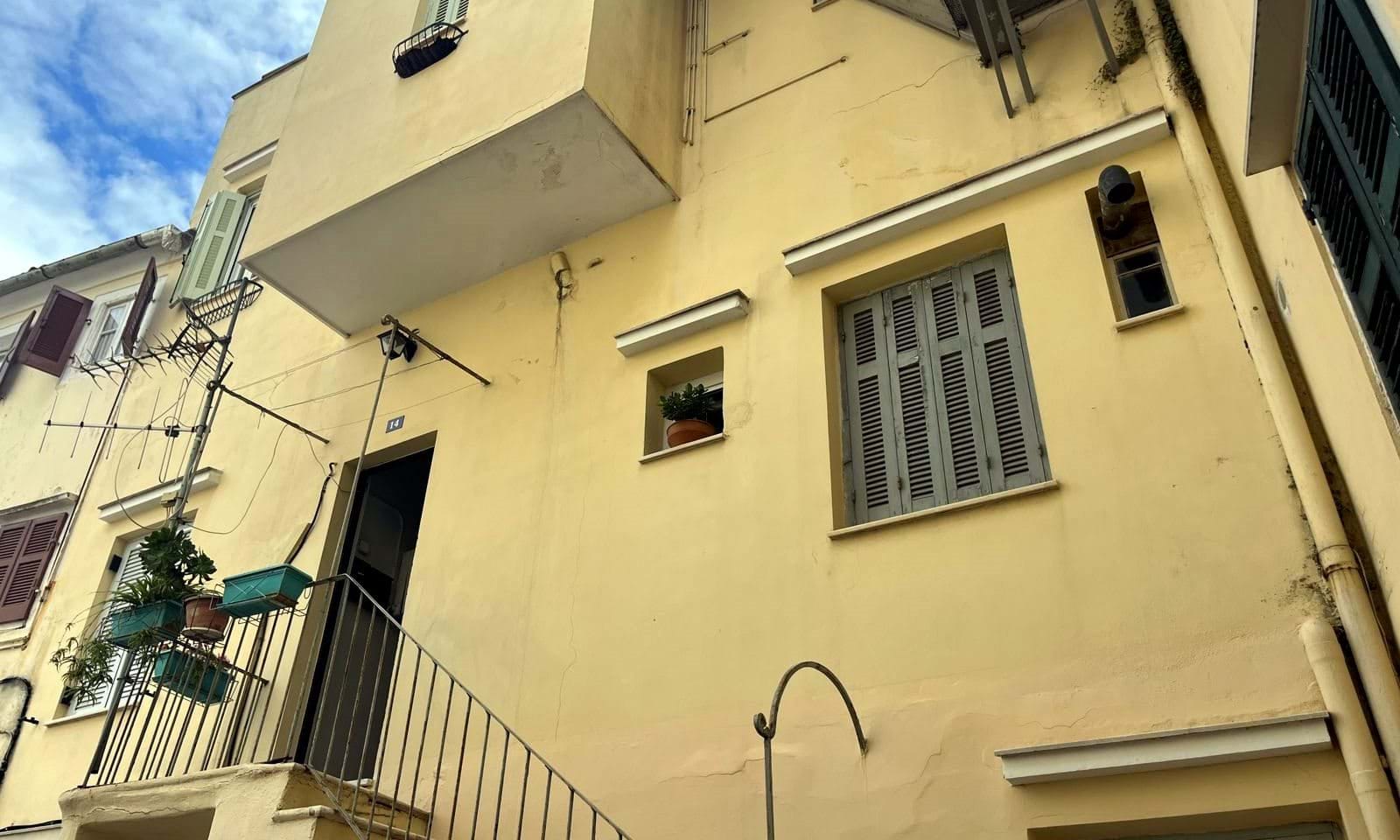 Listing photograph 3 of 16 of the apartment in Corfu Town, published by Corfu Home Finders.