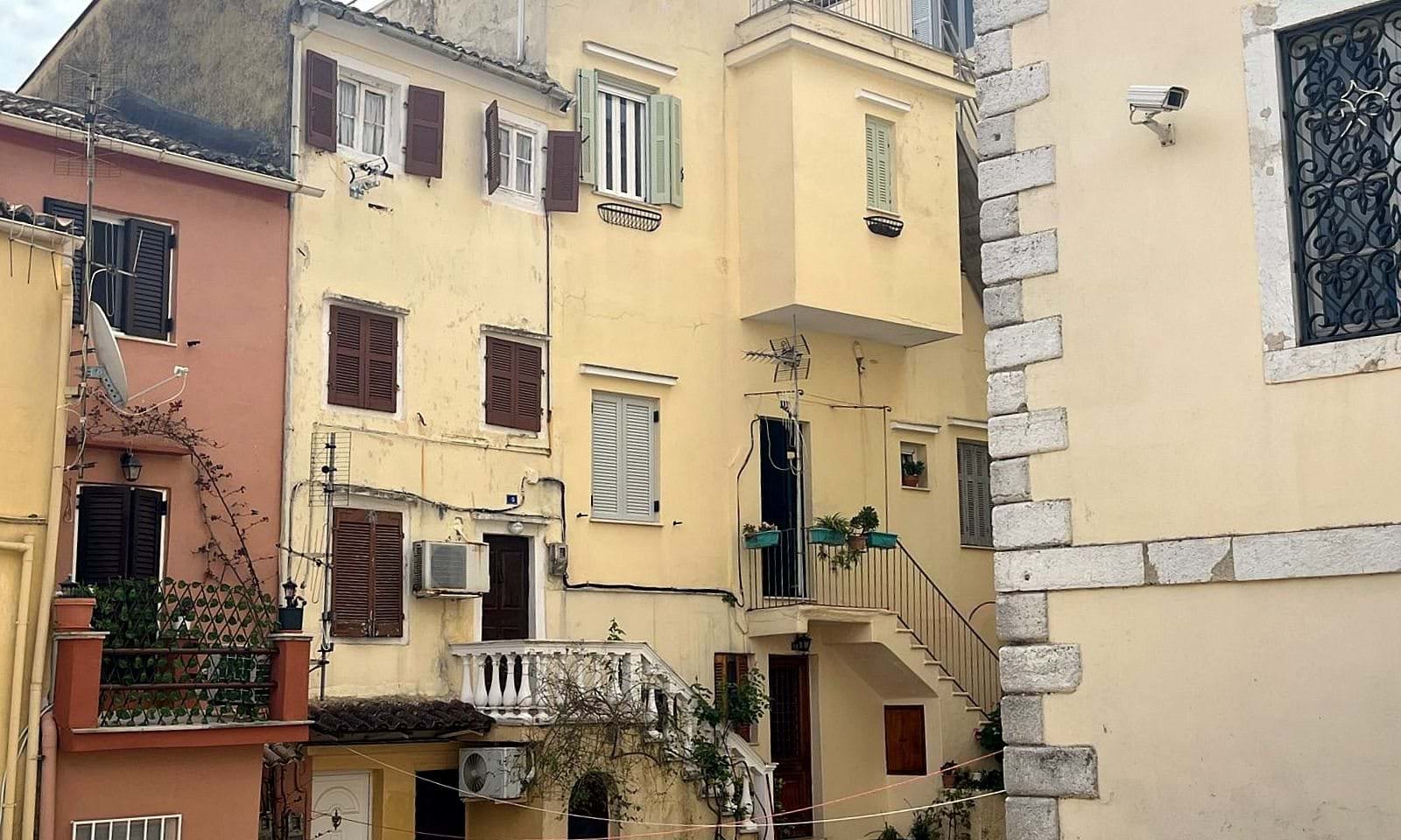 Listing photograph 2 of 16 of the apartment in Corfu Town, published by Corfu Home Finders.