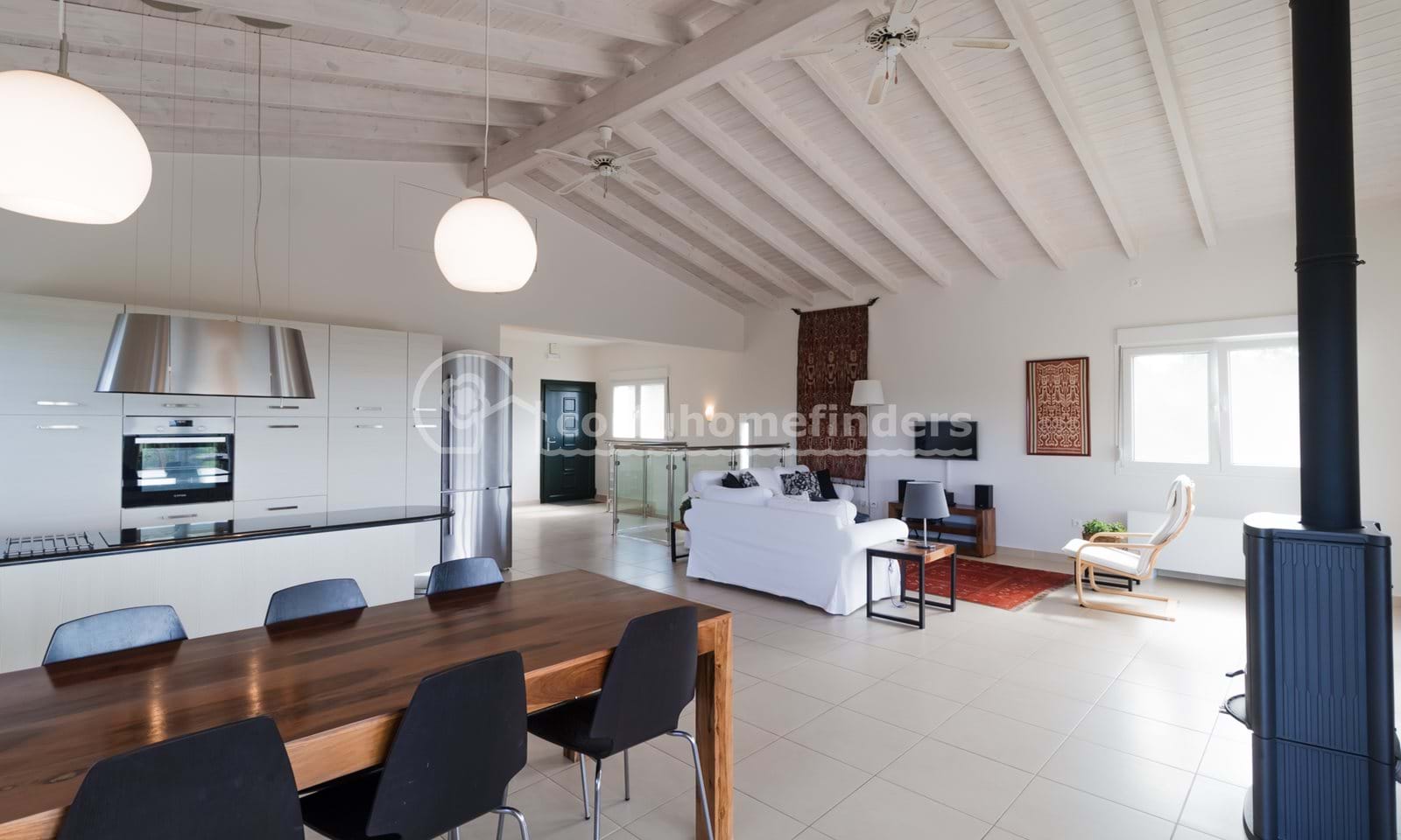 Listing photograph 8 of 27 of the house in Ano Korakiana, published by Corfu Home Finders.