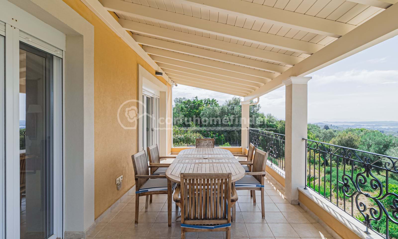 Listing photograph 11 of 27 of the house in Ano Korakiana, published by Corfu Home Finders.
