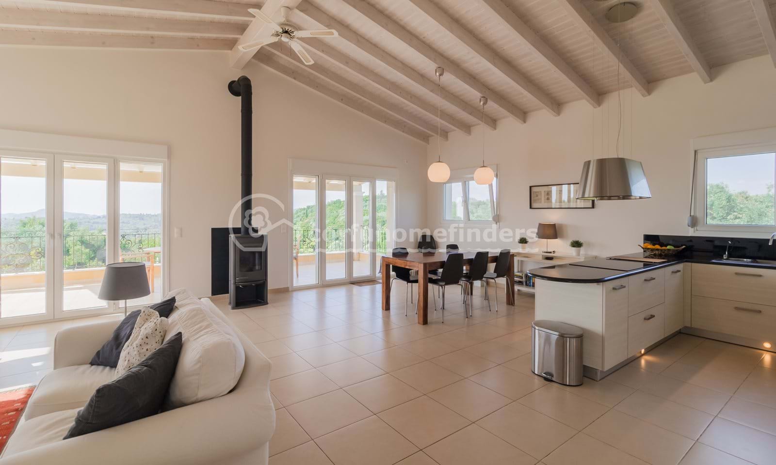 Listing photograph 6 of 27 of the house in Ano Korakiana, published by Corfu Home Finders.