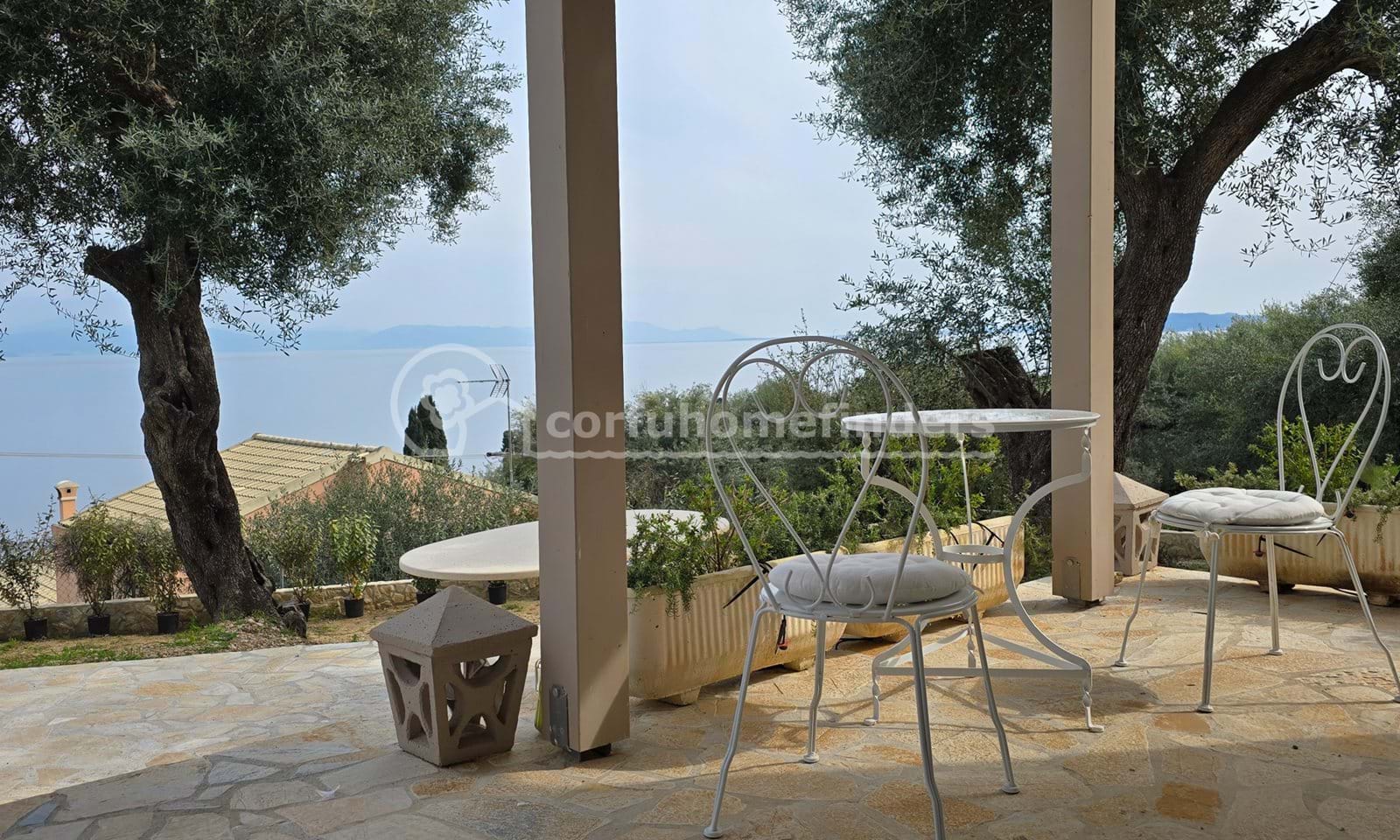 Listing photograph 4 of 18 of the house in Benitses, published by Corfu Home Finders.