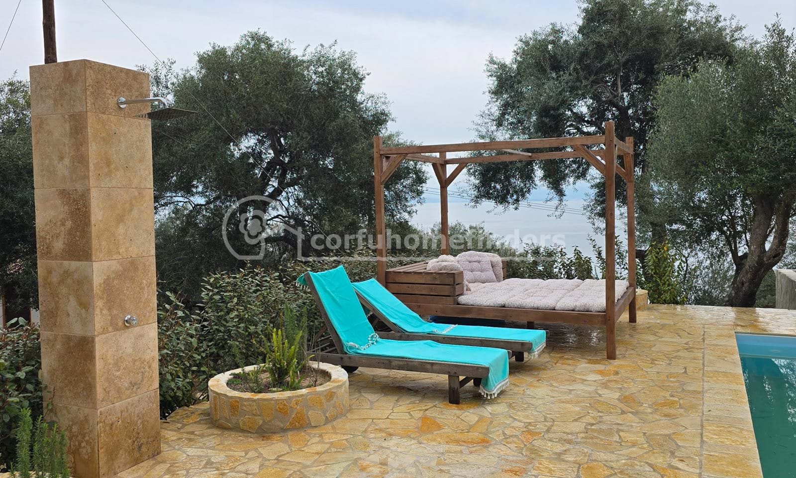 Listing photograph 13 of 18 of the house in Benitses, published by Corfu Home Finders.
