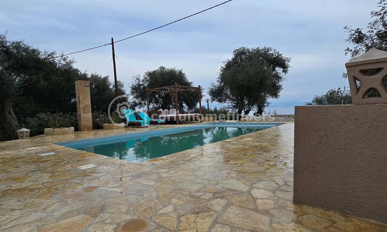 Listing photograph 16 of 18 of the house in Benitses, published by Corfu Home Finders.