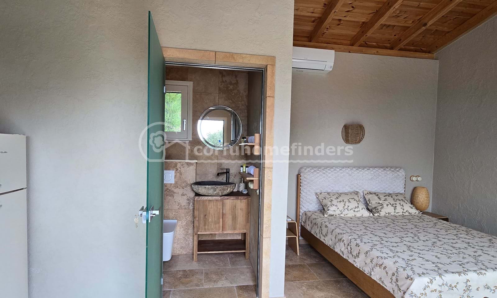 Listing photograph 11 of 18 of the house in Benitses, published by Corfu Home Finders.