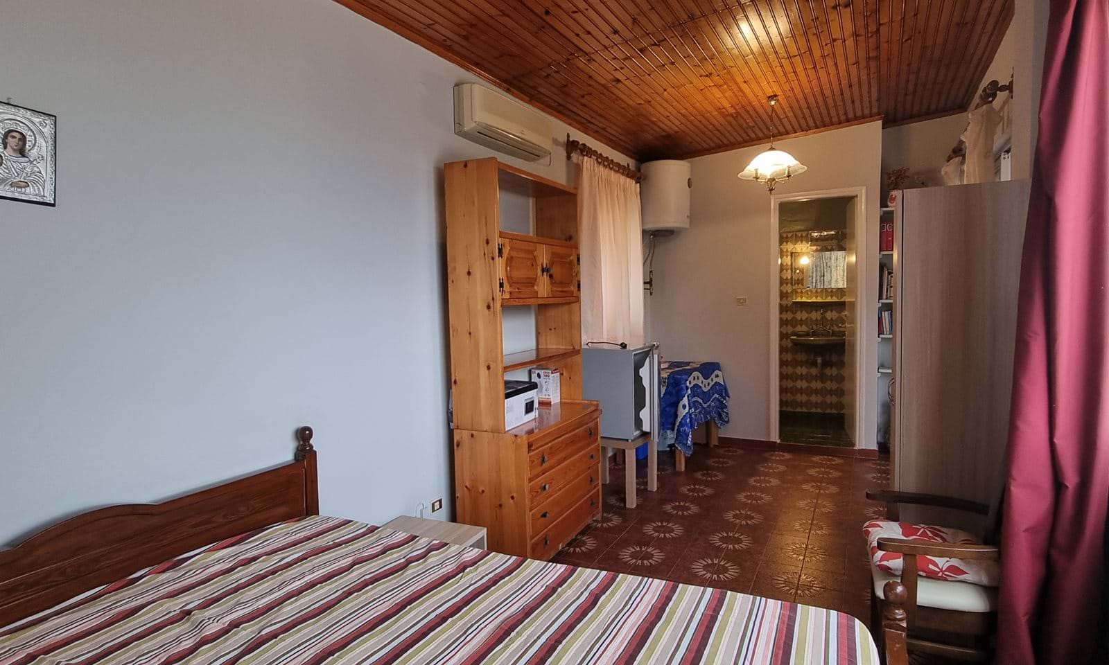 Listing photograph 12 of 14 of the house in Perama, published by Corfu Home Finders.