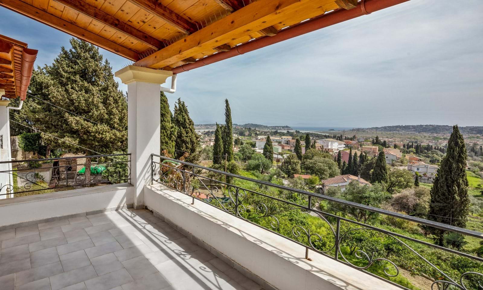 Listing photograph 14 of 24 of the house in Corfu Town, published by Corfu Home Finders.