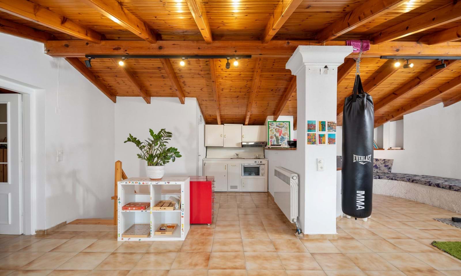 Listing photograph 18 of 24 of the house in Corfu Town, published by Corfu Home Finders.