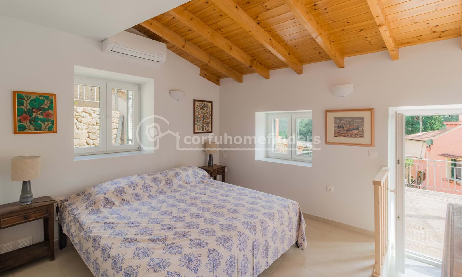 Listing photograph 13 of 19 of the house in Kouramades, published by Corfu Home Finders.