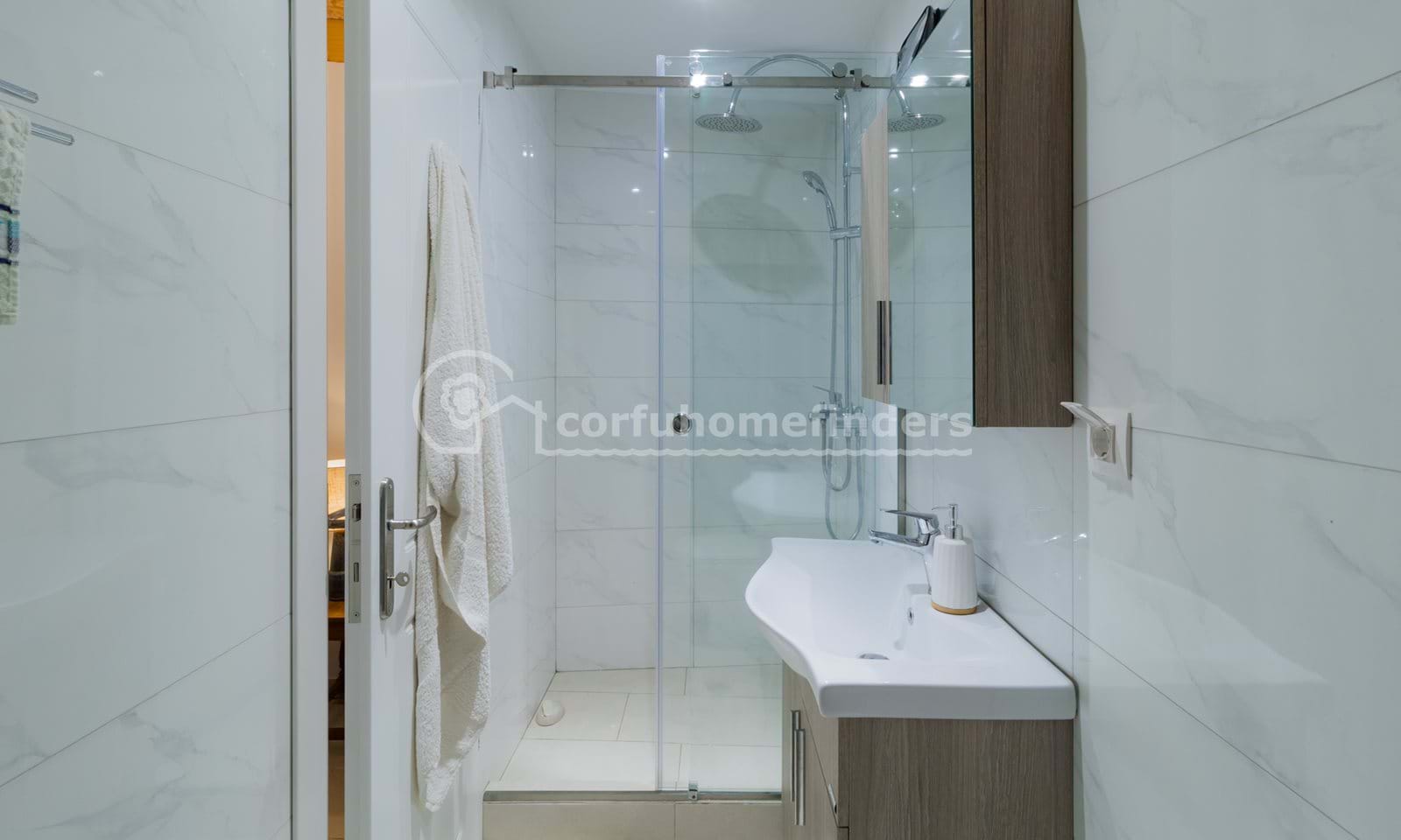 Listing photograph 18 of 19 of the house in Kouramades, published by Corfu Home Finders.
