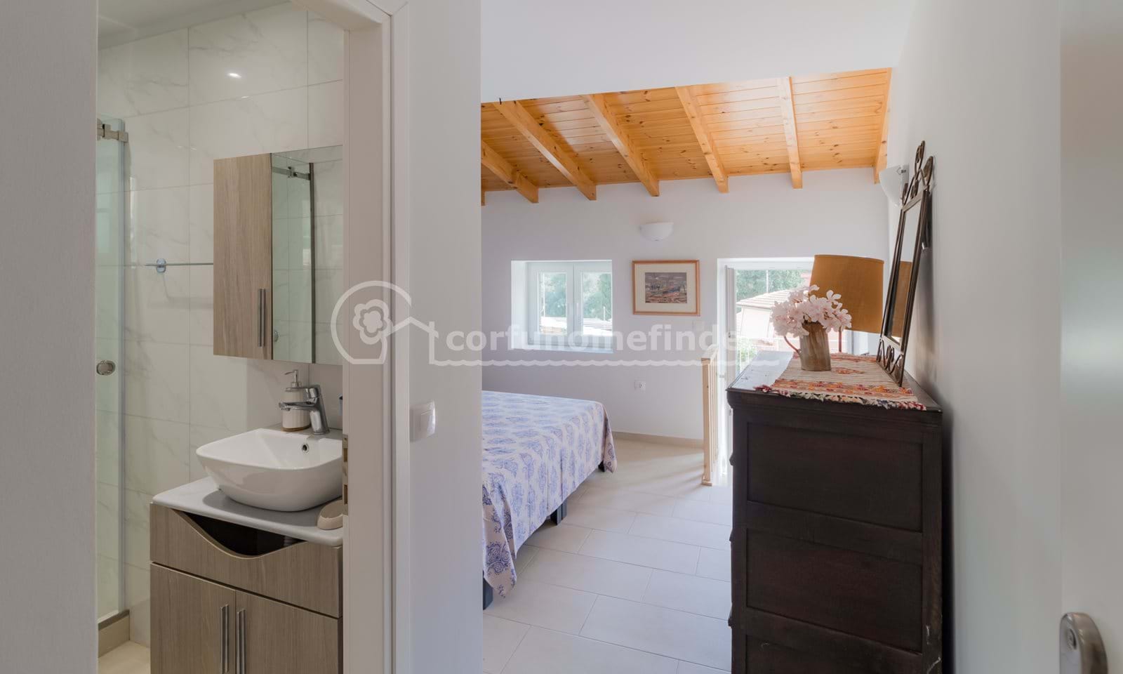 Listing photograph 15 of 19 of the house in Kouramades, published by Corfu Home Finders.