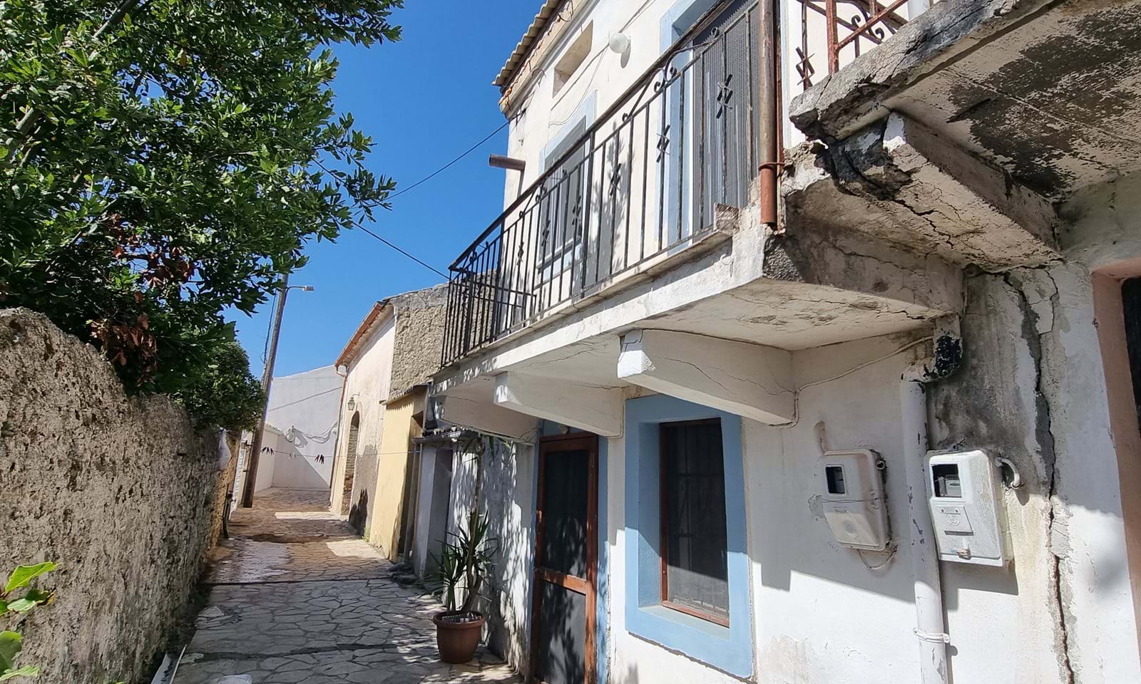 Listing photograph 1 of 12 of the house in Chlomos, published by Corfu Home Finders.