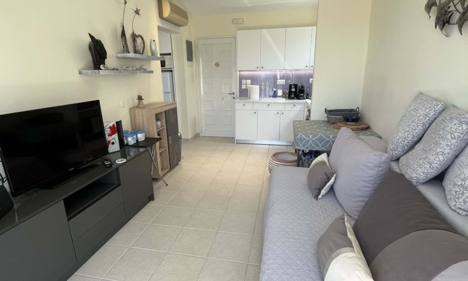 Listing photograph 3 of 9 of the apartment in Barbati, published by Corfu Home Finders.