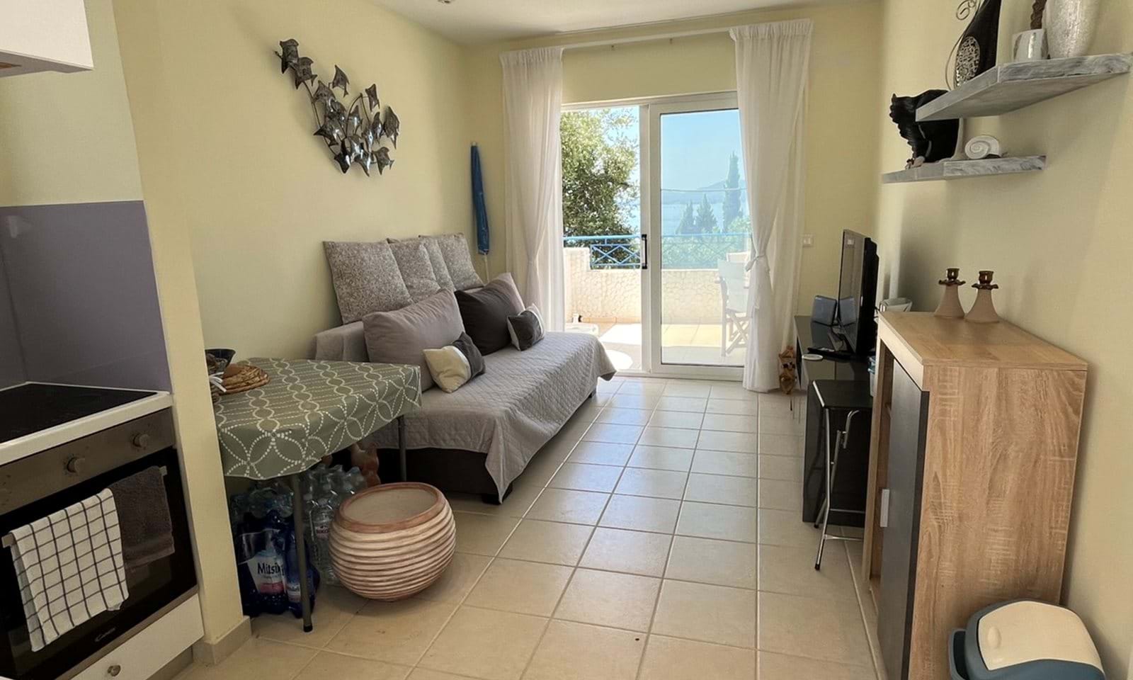 Listing photograph 4 of 9 of the apartment in Barbati, published by Corfu Home Finders.