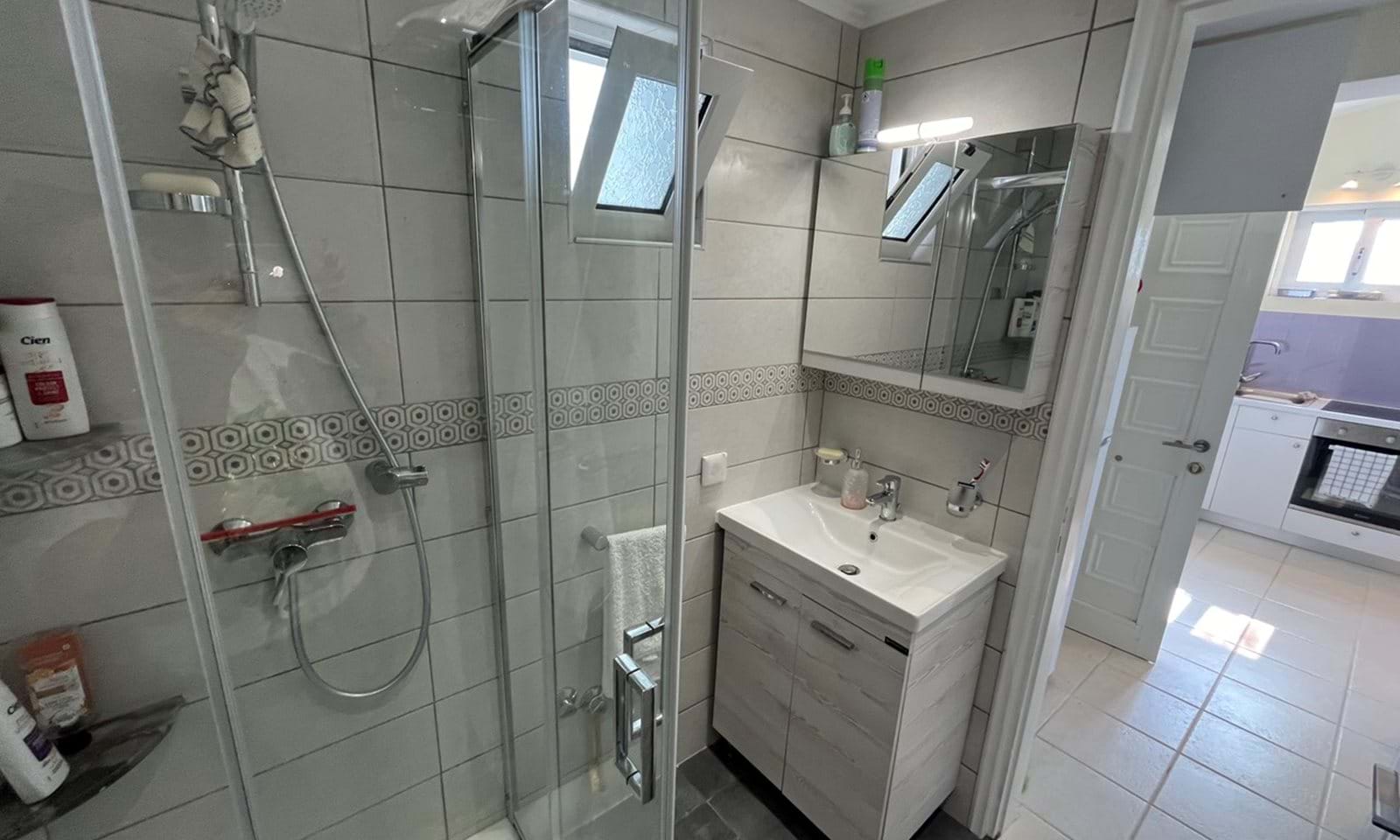 Listing photograph 7 of 9 of the apartment in Barbati, published by Corfu Home Finders.