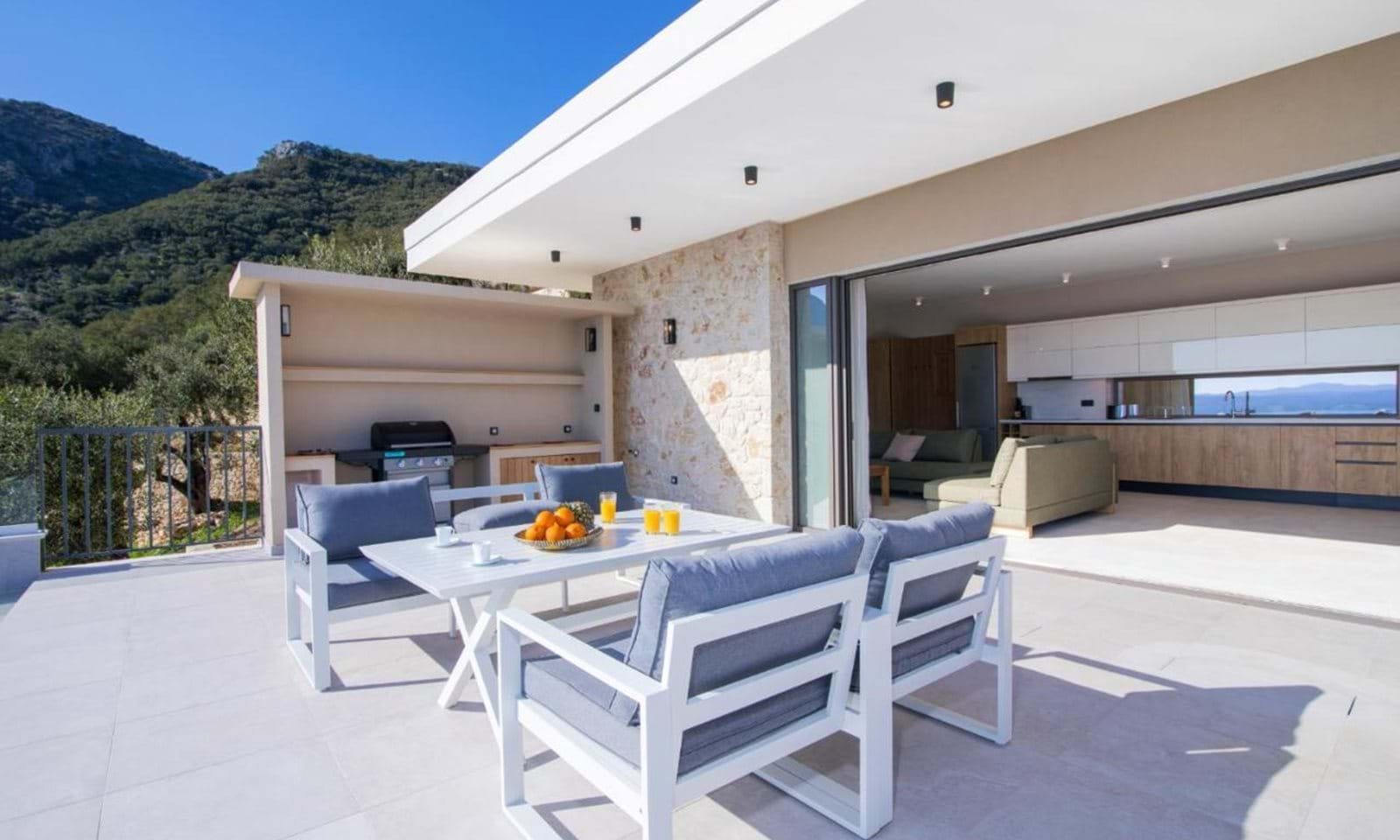 Listing photograph 18 of 29 of the house in Katavolos, published by Corfu Home Finders.