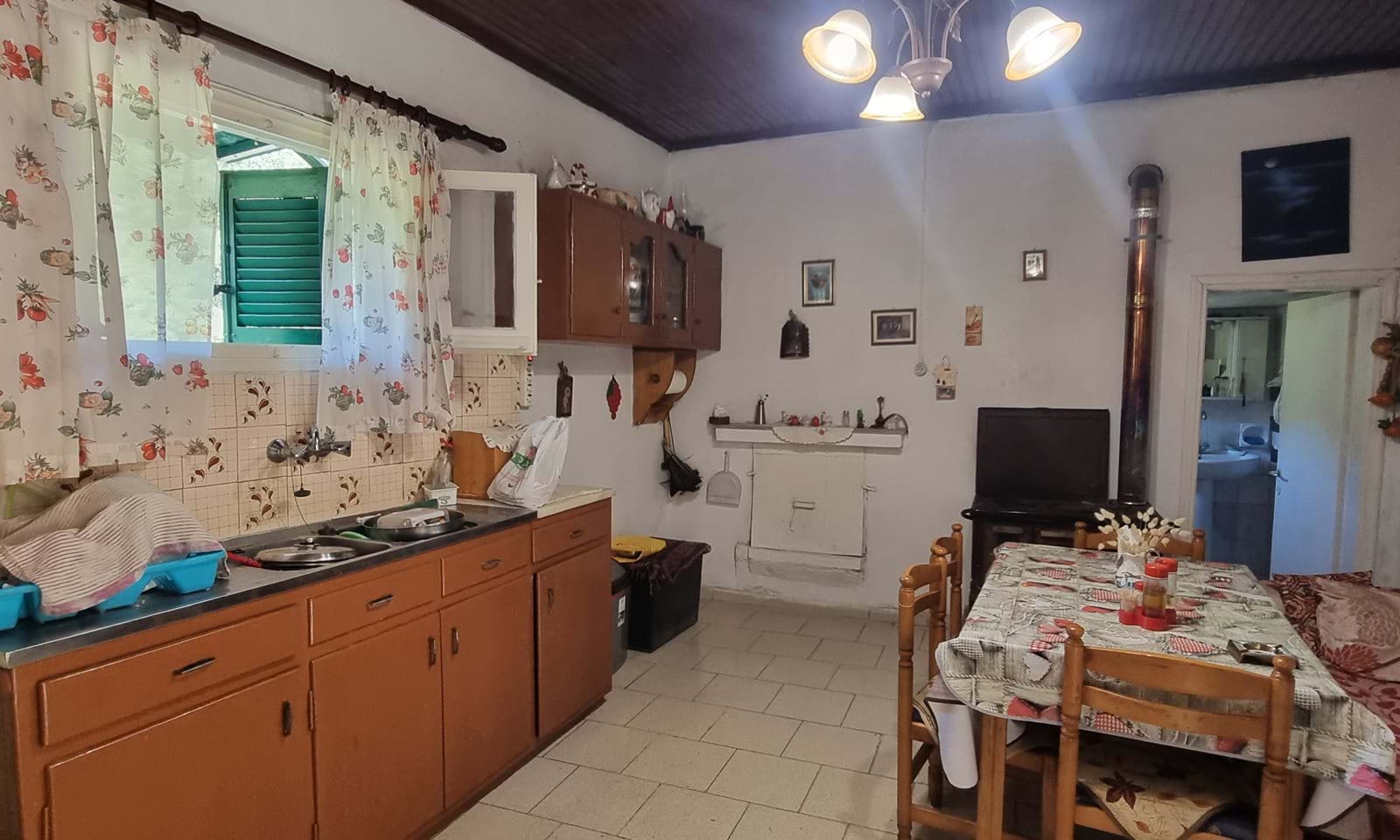 Listing photograph 6 of 23 of the house in Benitses, published by Corfu Home Finders.