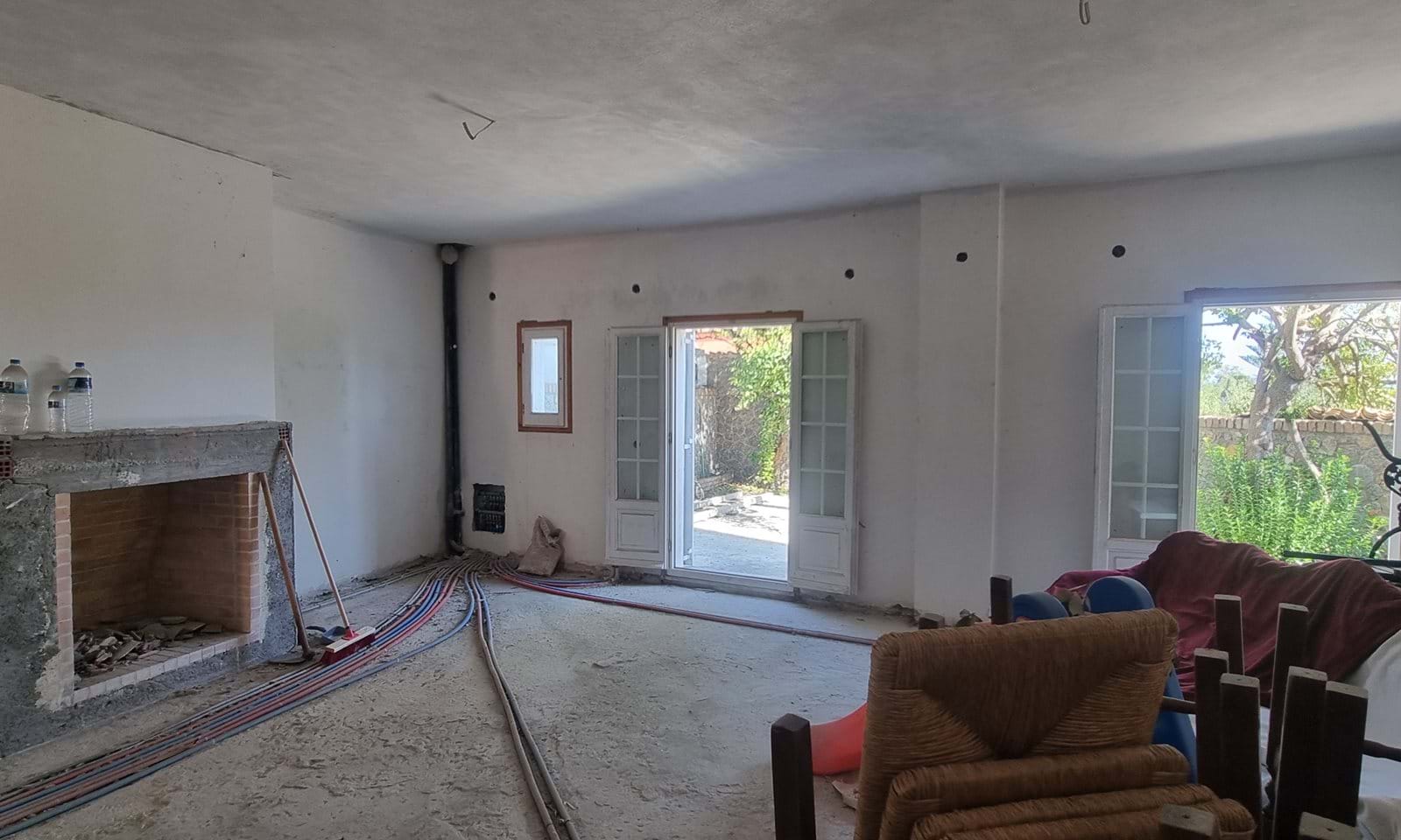 Listing photograph 3 of 20 of the house in Kompitsi, published by Corfu Home Finders.