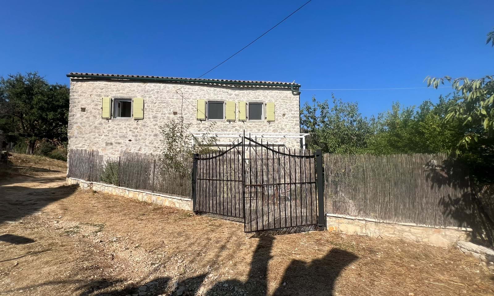 Listing photograph 16 of 17 of the house in Perithia, published by Corfu Home Finders.