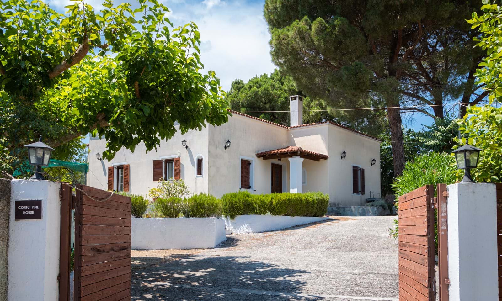 Listing photograph 2 of 19 of the house in Kompitsi, published by Corfu Home Finders.