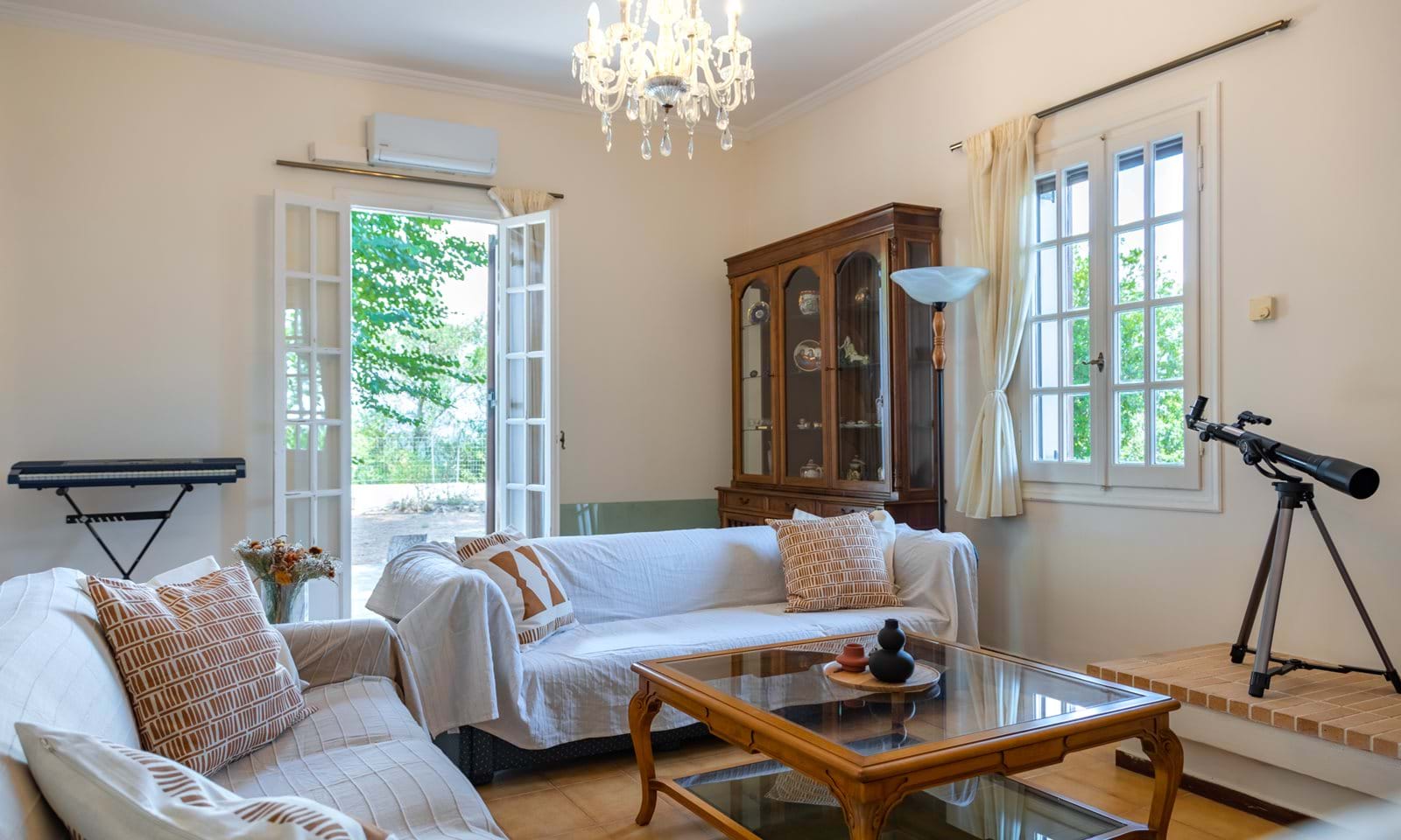 Listing photograph 4 of 19 of the house in Kompitsi, published by Corfu Home Finders.