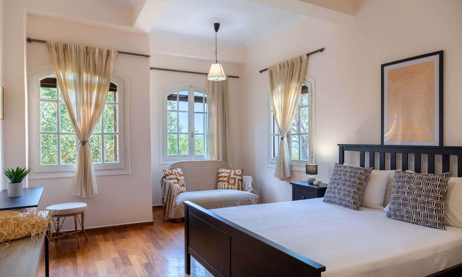 Listing photograph 11 of 19 of the house in Kompitsi, published by Corfu Home Finders.
