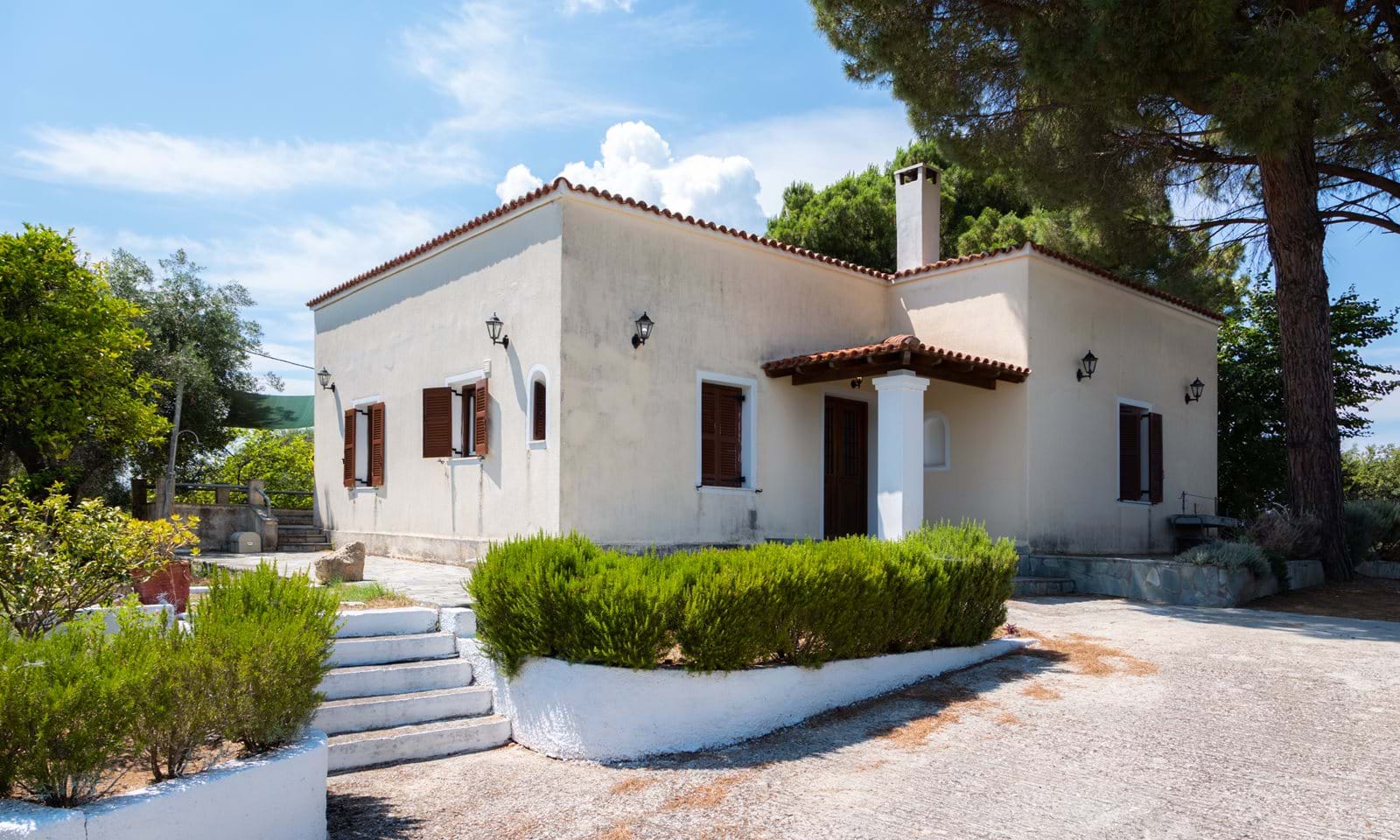 Listing photograph 1 of 19 of the house in Kompitsi, published by Corfu Home Finders.
