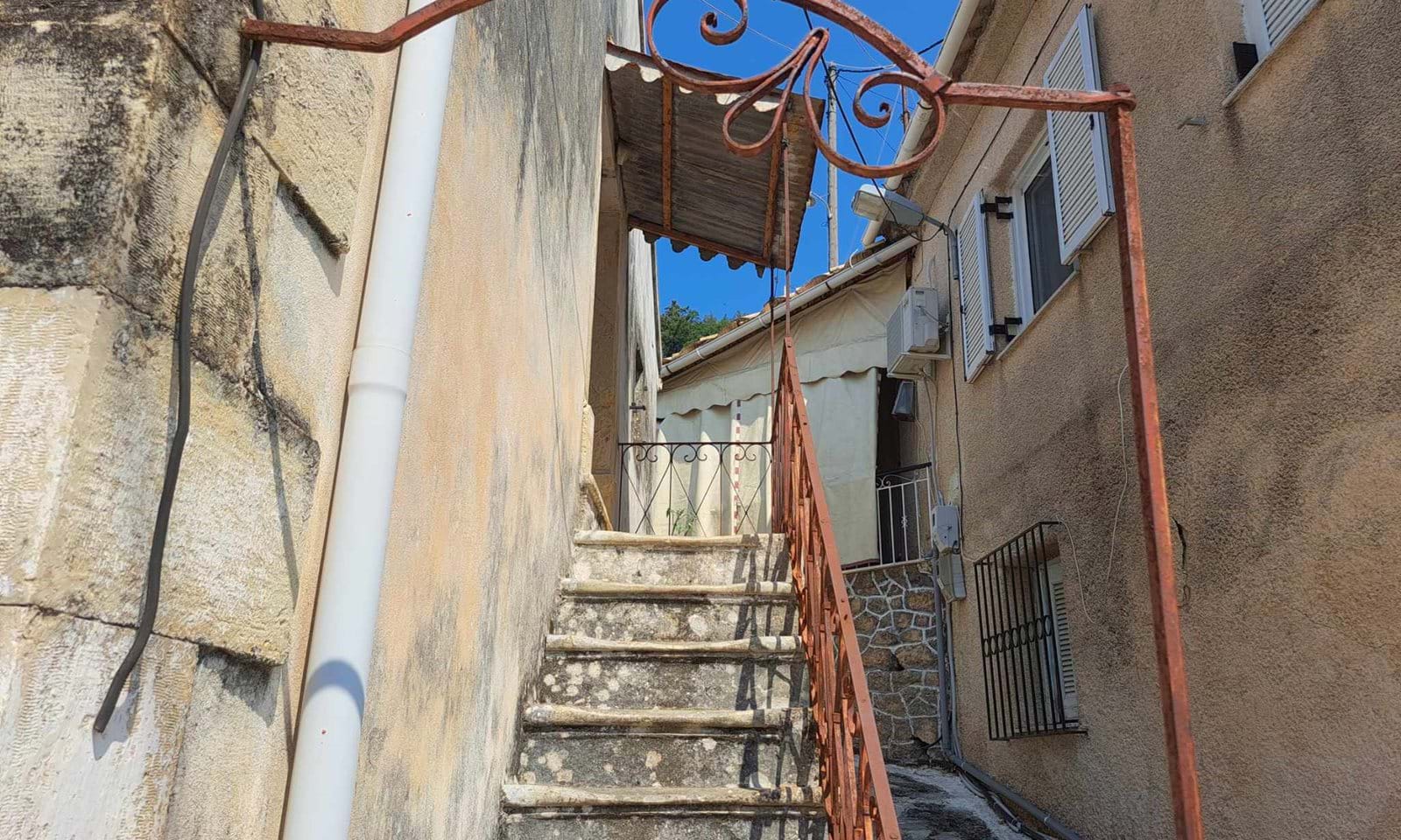 Listing photograph 11 of 16 of the house in Klimatia, published by Corfu Home Finders.