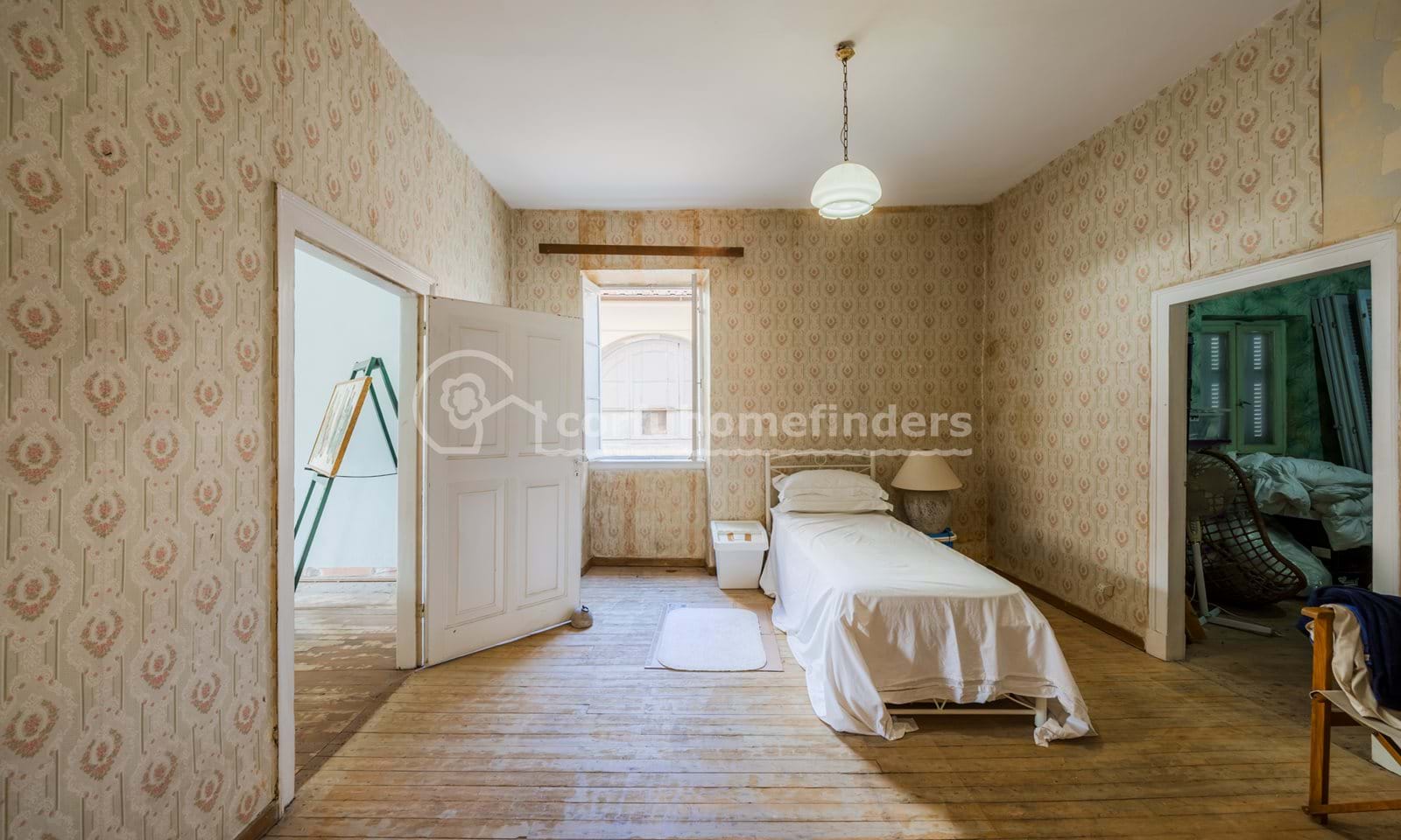 Listing photograph 9 of 18 of the apartment in Corfu Town, published by Corfu Home Finders.
