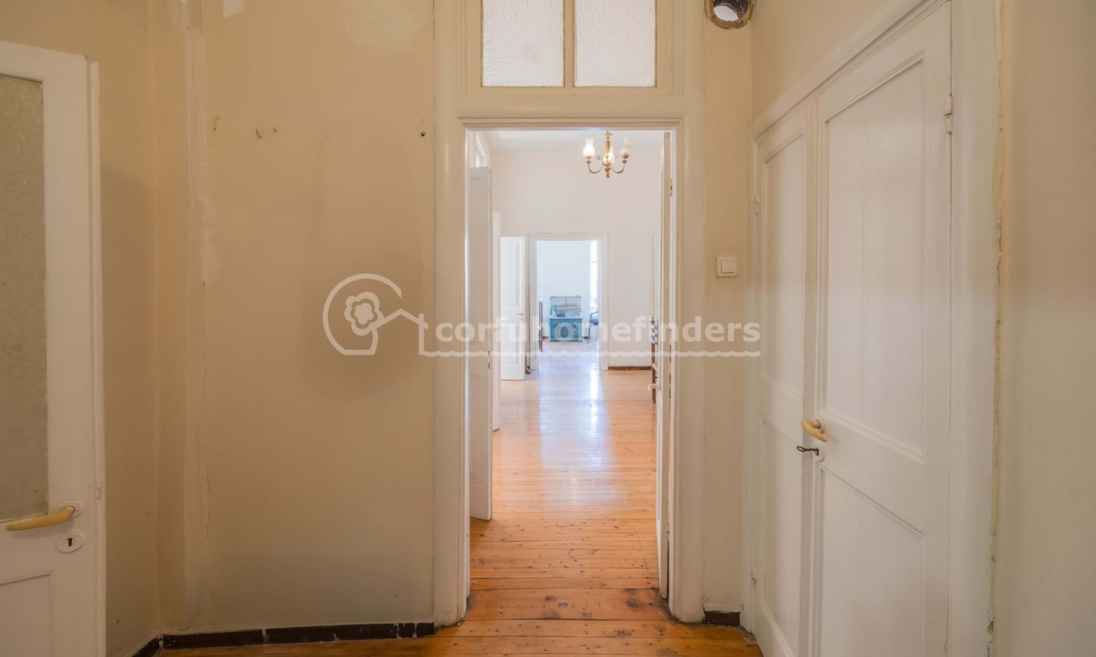 Listing photograph 3 of 18 of the apartment in Corfu Town, published by Corfu Home Finders.