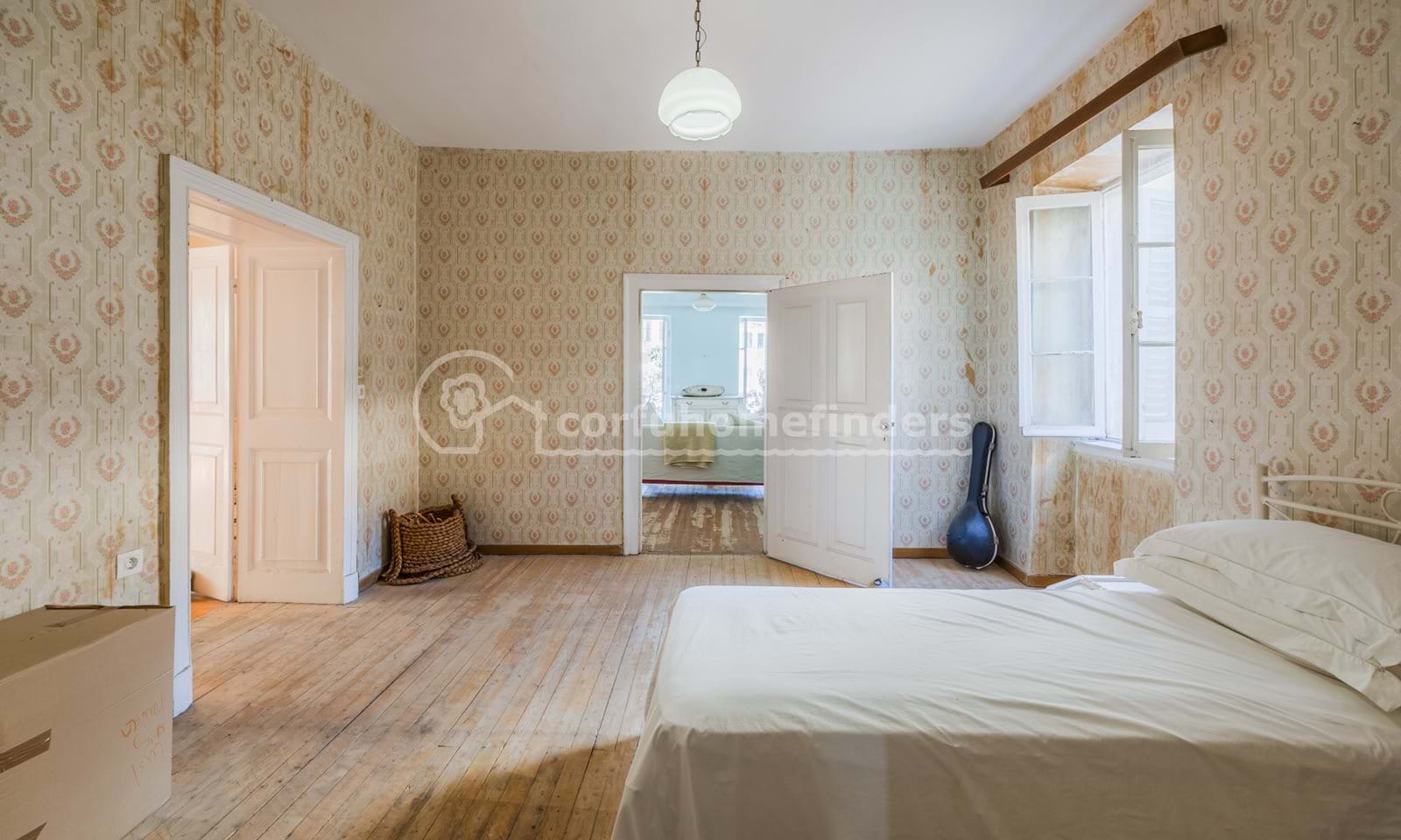 Listing photograph 11 of 18 of the apartment in Corfu Town, published by Corfu Home Finders.
