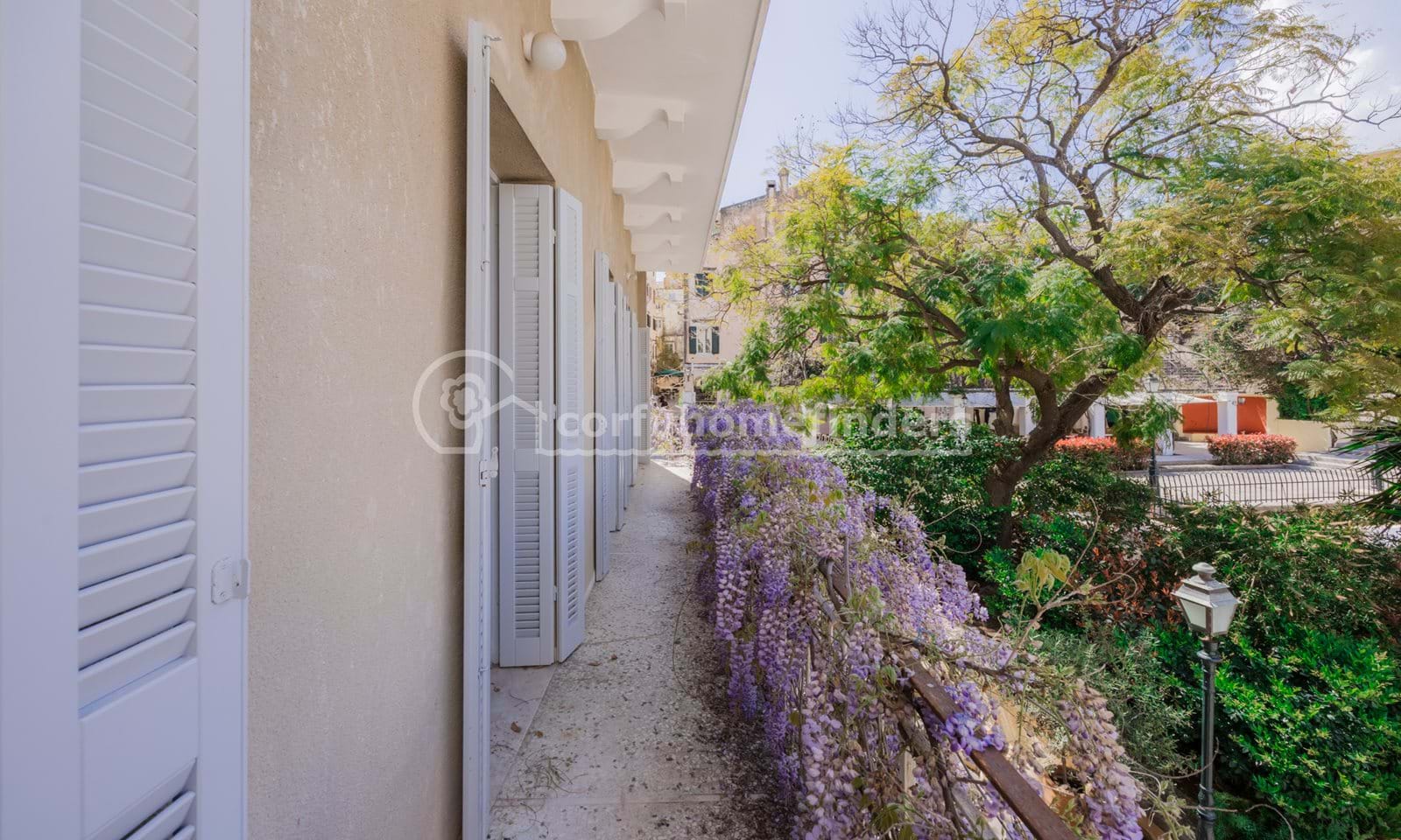 Listing photograph 2 of 18 of the apartment in Corfu Town, published by Corfu Home Finders.