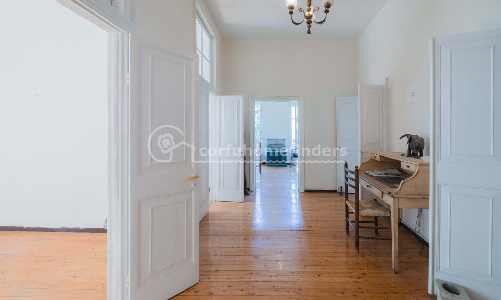 Listing photograph 7 of 18 of the apartment in Corfu Town, published by Corfu Home Finders.