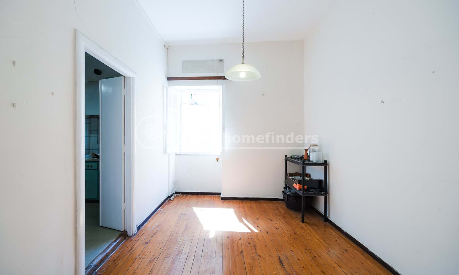 Listing photograph 8 of 18 of the apartment in Corfu Town, published by Corfu Home Finders.