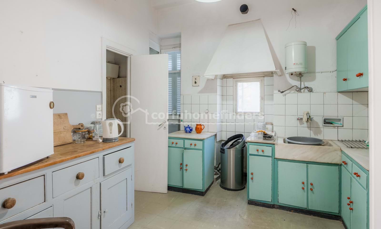 Listing photograph 5 of 18 of the apartment in Corfu Town, published by Corfu Home Finders.