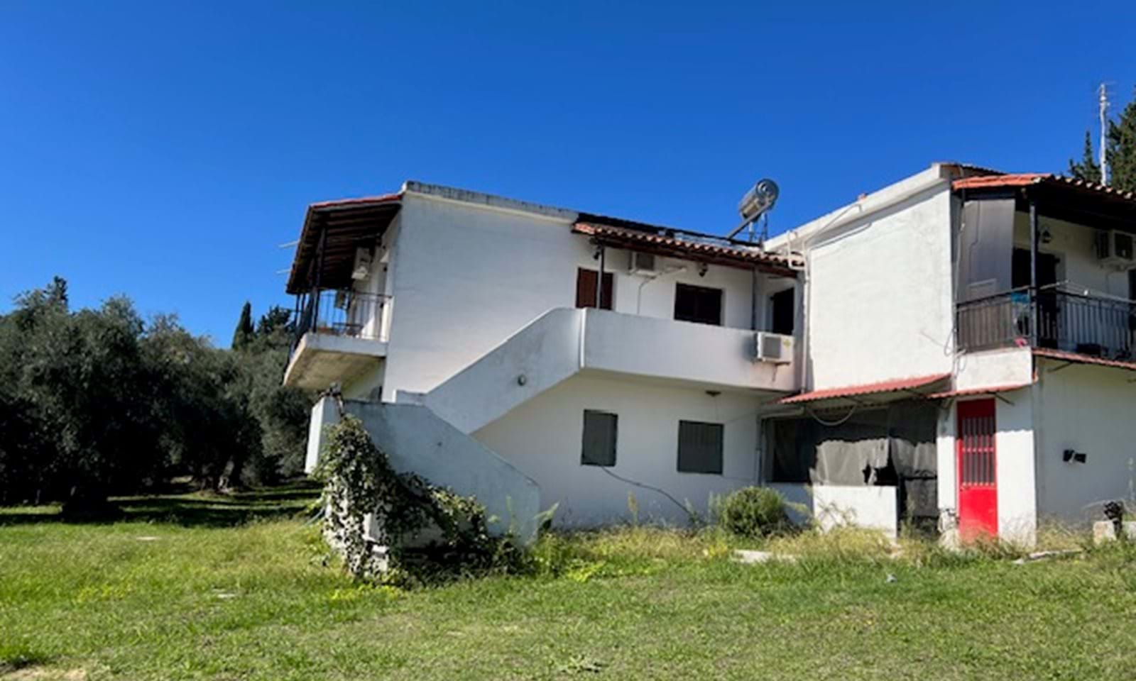 Listing photograph 3 of 20 of the apartment in Agnos, published by Corfu Home Finders.