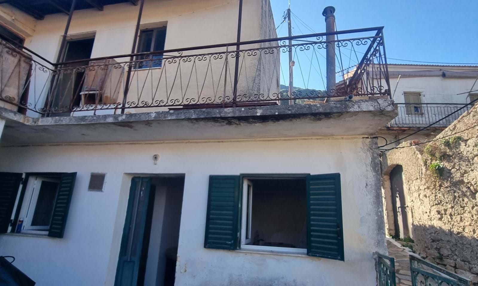 Listing photograph 2 of 13 of the house in Agios Mattheos, published by Corfu Home Finders.