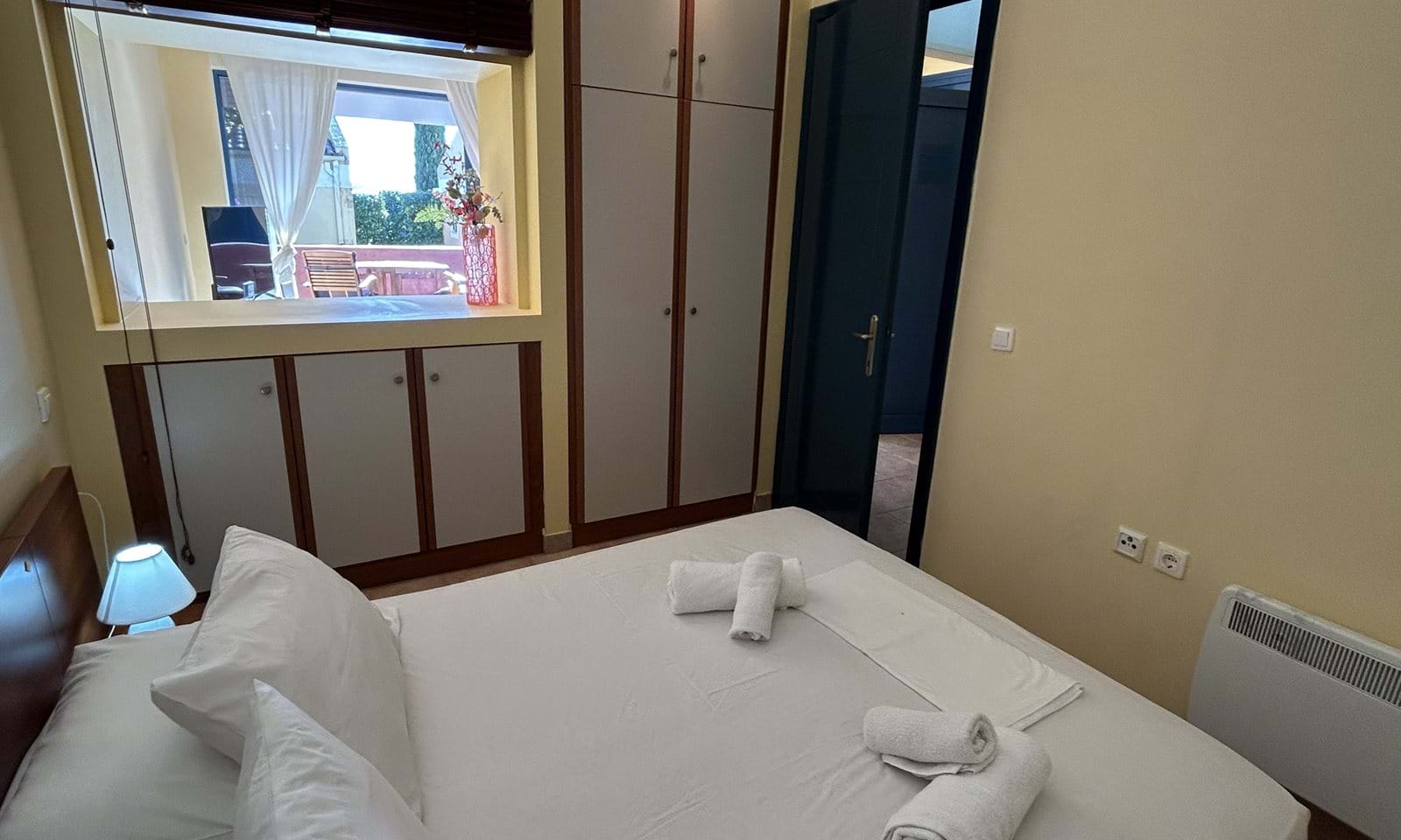 Listing photograph 17 of 20 of the apartment in Barbati, published by Corfu Home Finders.